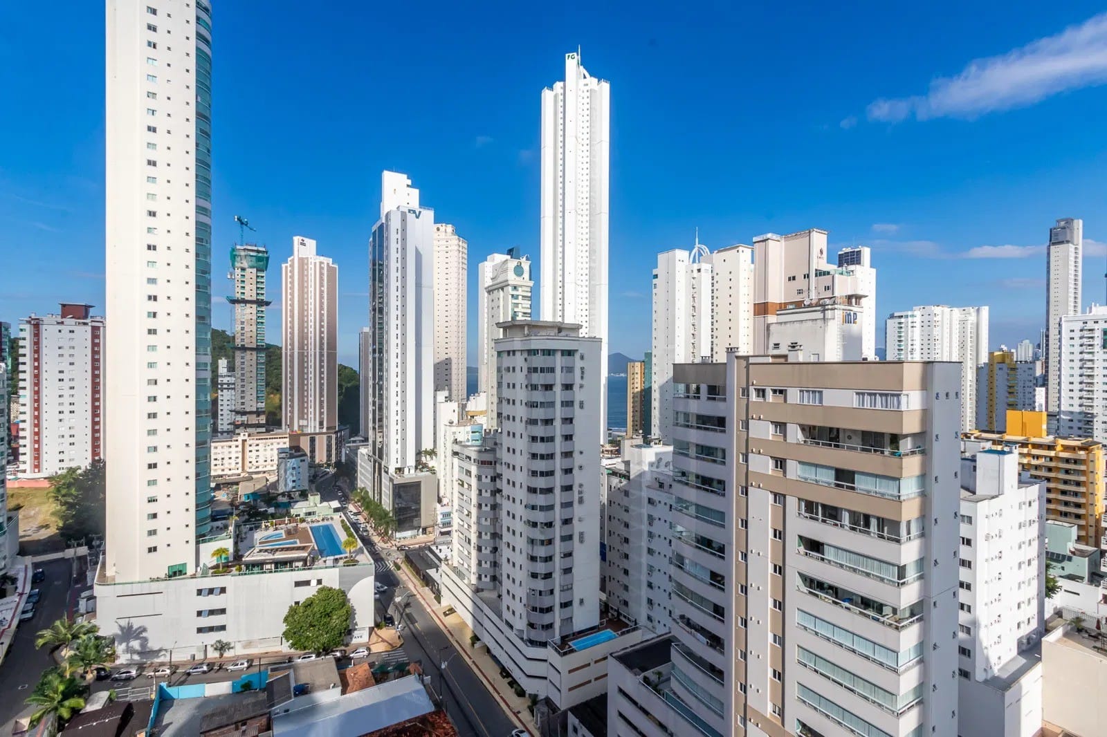 Apartamento à venda, Edifício Costa, 136m²úteis,  4 suítes, 1 Lavabo, 2 vagas, próximo a roda gigante, Pioneiros, Barra norte- Balneário Camboriú