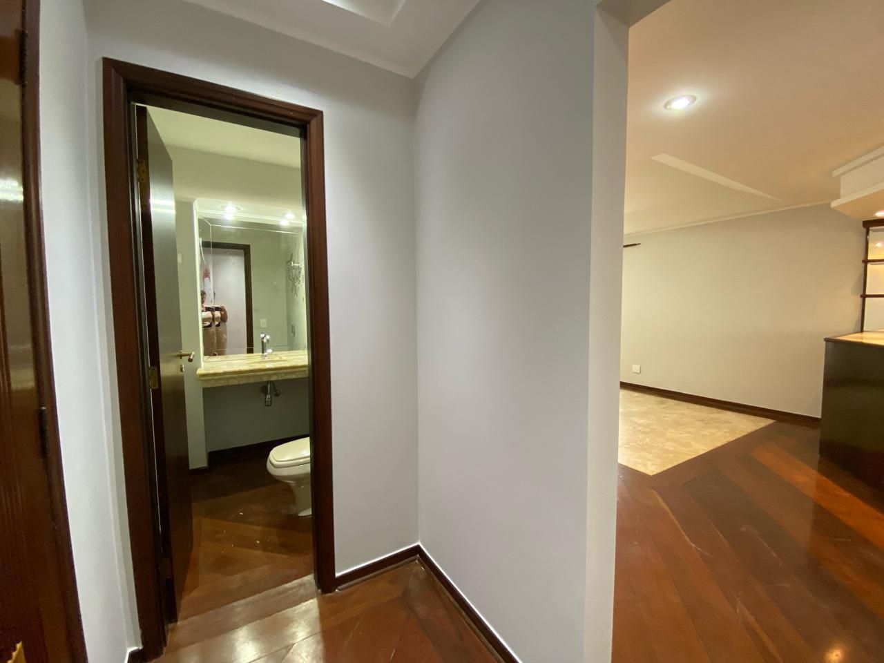 Apartamento 214m²/4 quartos (sendo 1 suíte)/ 02 vagas - Condomínio Edifício Príncipe de Galles,  R. Espírito Santo- Centro, Londrina, PR