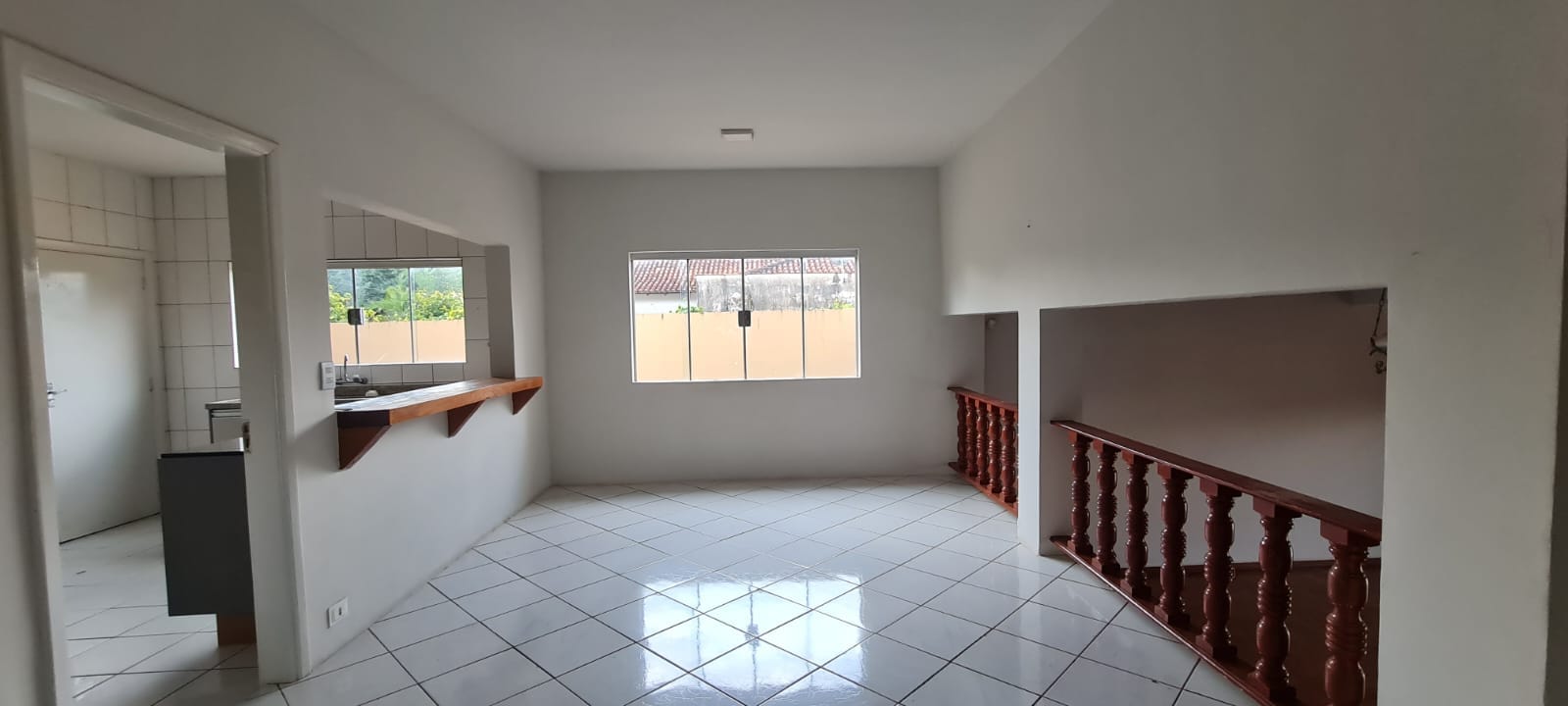 Sobrado para venda , 390m² no total, 193m² construção,no Jd Quebec, 3 quartos sendo 1 suite, e 2 com sacada, 4 vagas - Londrina, PR