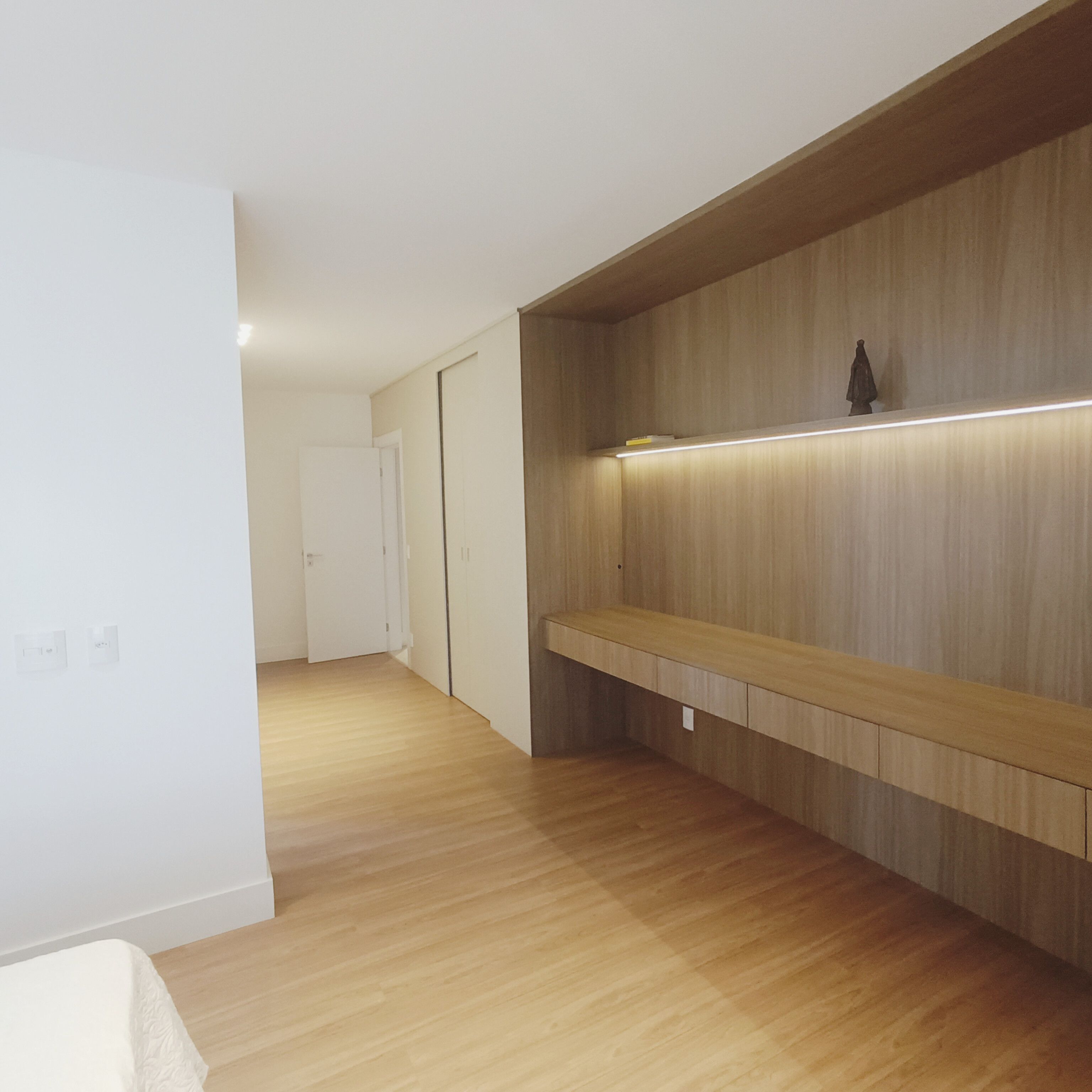 Apartamento à Venda, Ed Grand Palais, 3 suítes , completo em móveis planejados, andar alto- Gleba Fazenda Palhano, Londrina, PR