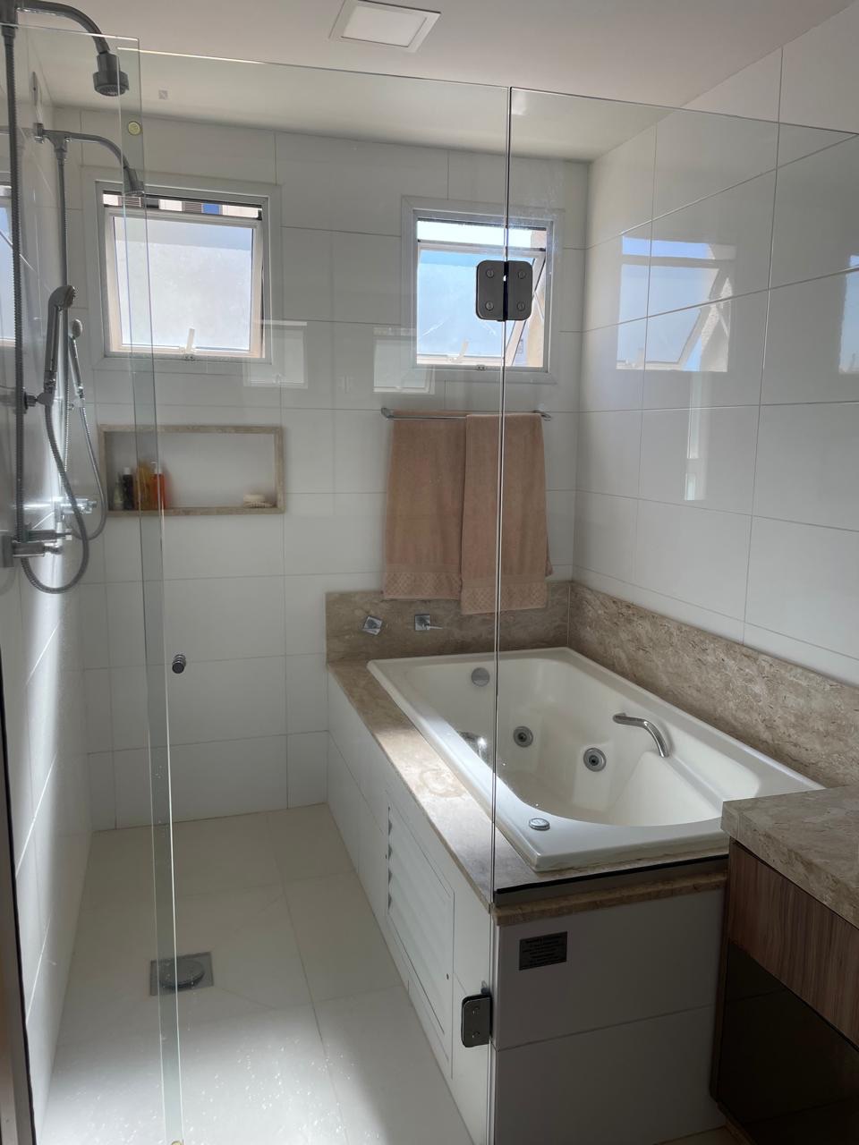 Apartamento à venda Cenário Residence, 3 dormitórios, 1 suite e 3 garagens, Centro, Londrina, PR