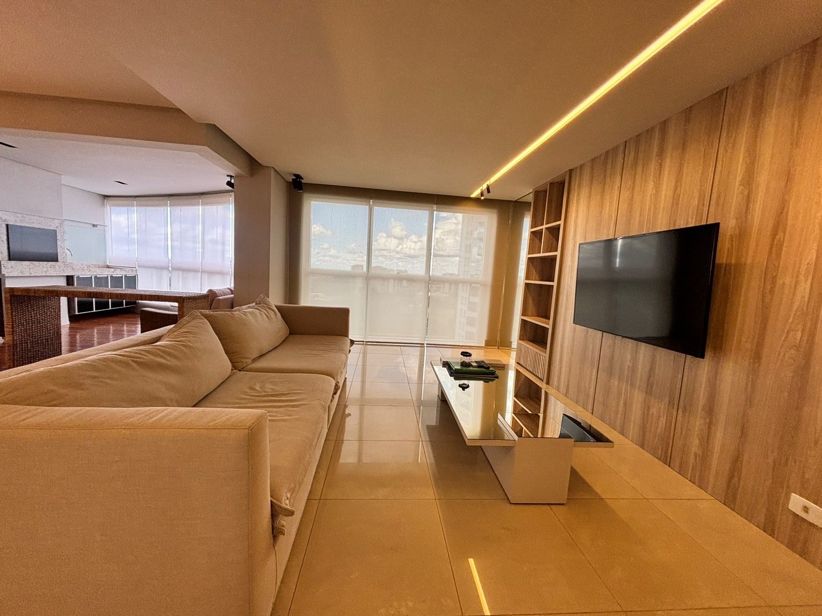 Apartamento à venda, Edifício Pallazo Di Césare , 156m2 úteis, 3 suítes, 3 vagas, andar alto, vista Lago, mobiliado, Bela Suiça, Londrina, PR