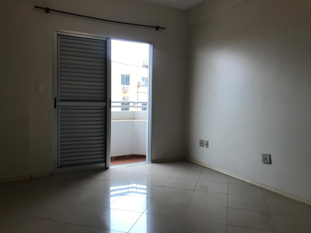 Apartamento à venda , Edifício Nevada, 175m², 4 quartos sendo 1 suíte, com sacada, 3 vagas -  Londrina, PR