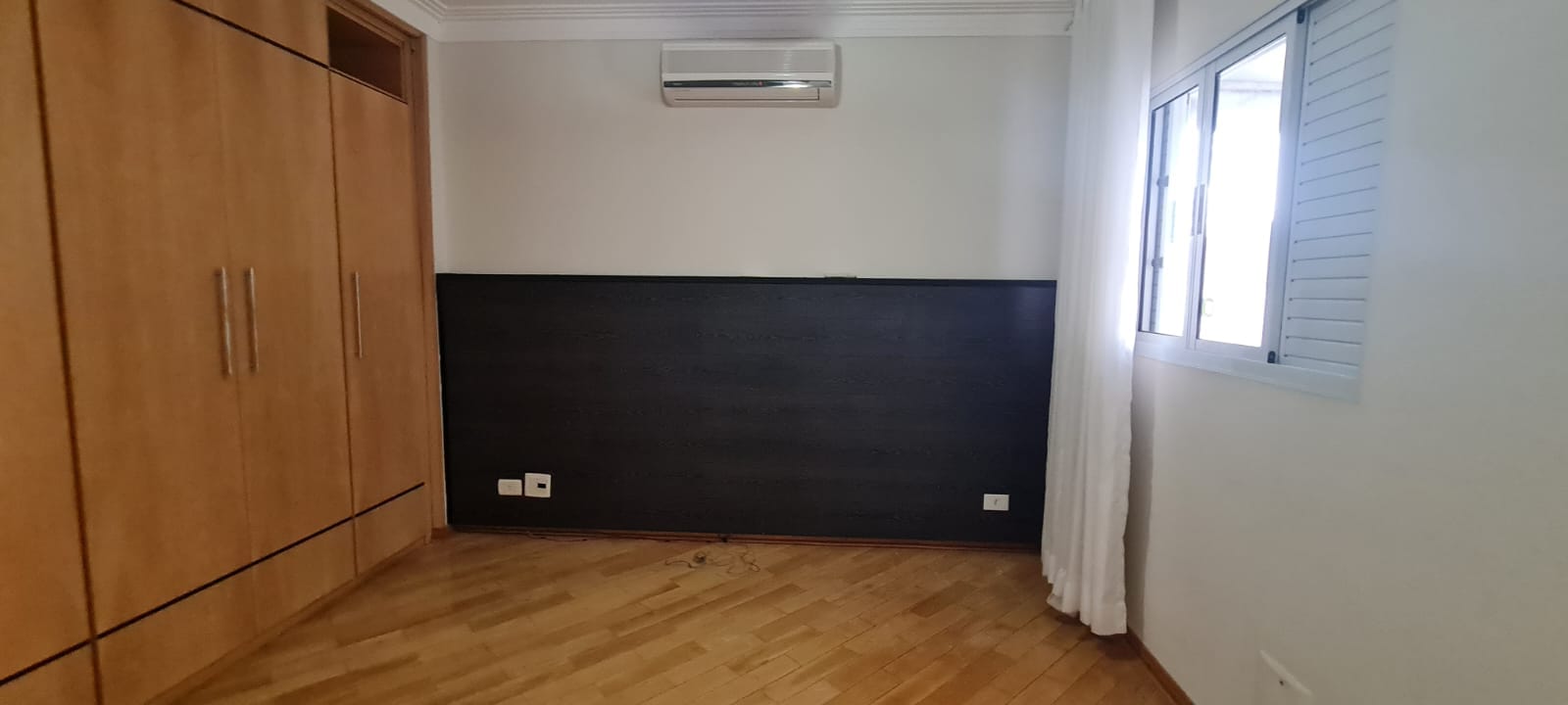 Sobrado à Venda, residencial ou comercial prox a Av Maringá, 440m² úteis, 5 quartos sendo 3 suítes, e 2 com sacada, piscina, 4 vagas - Iguaçu, Lo