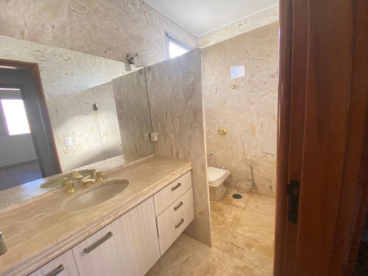 Apartamento à venda, 467m²  úteis, cobertura penthouse, 4 dormitórios sendo 2 suítes, 4 banheiros, Centro - Londrina, PR