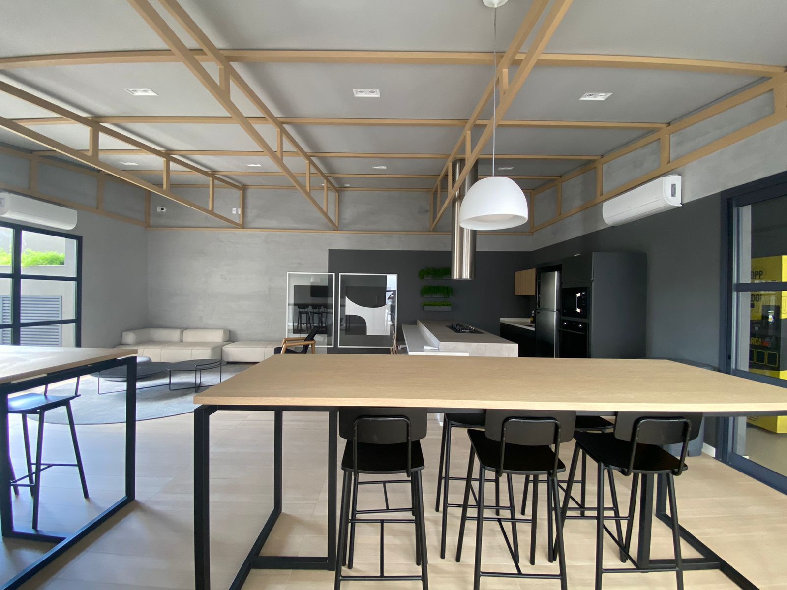 Apartamento novo à Venda, Edifício Mind, 02 quartos sendo 1 suíte, 02 vagas, andar alto, sacada fechada no skinglass- Terra Bonita, Londrina PR