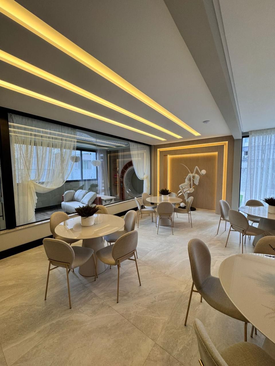 Apartamento novo à venda, 400m² da praia, Edifício Fiori Del Mare Residenziale, 3 suítes, 2 vagas de garagem, Itapema/SC.