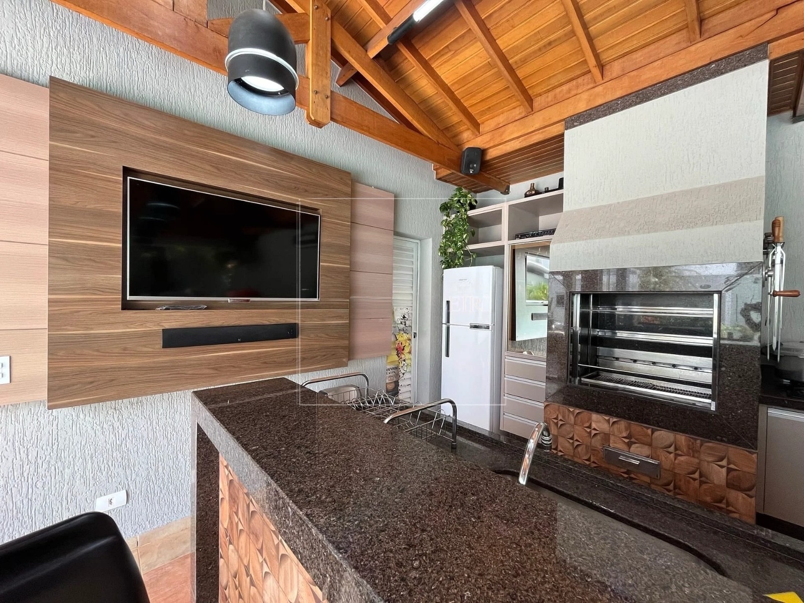 Casa à venda, Alphaville Imbuias, 400m² úteis, 4 quartos sendo 3 suítes, mobiliada -  Vivendas do Arvoredo, Londrina, PR
