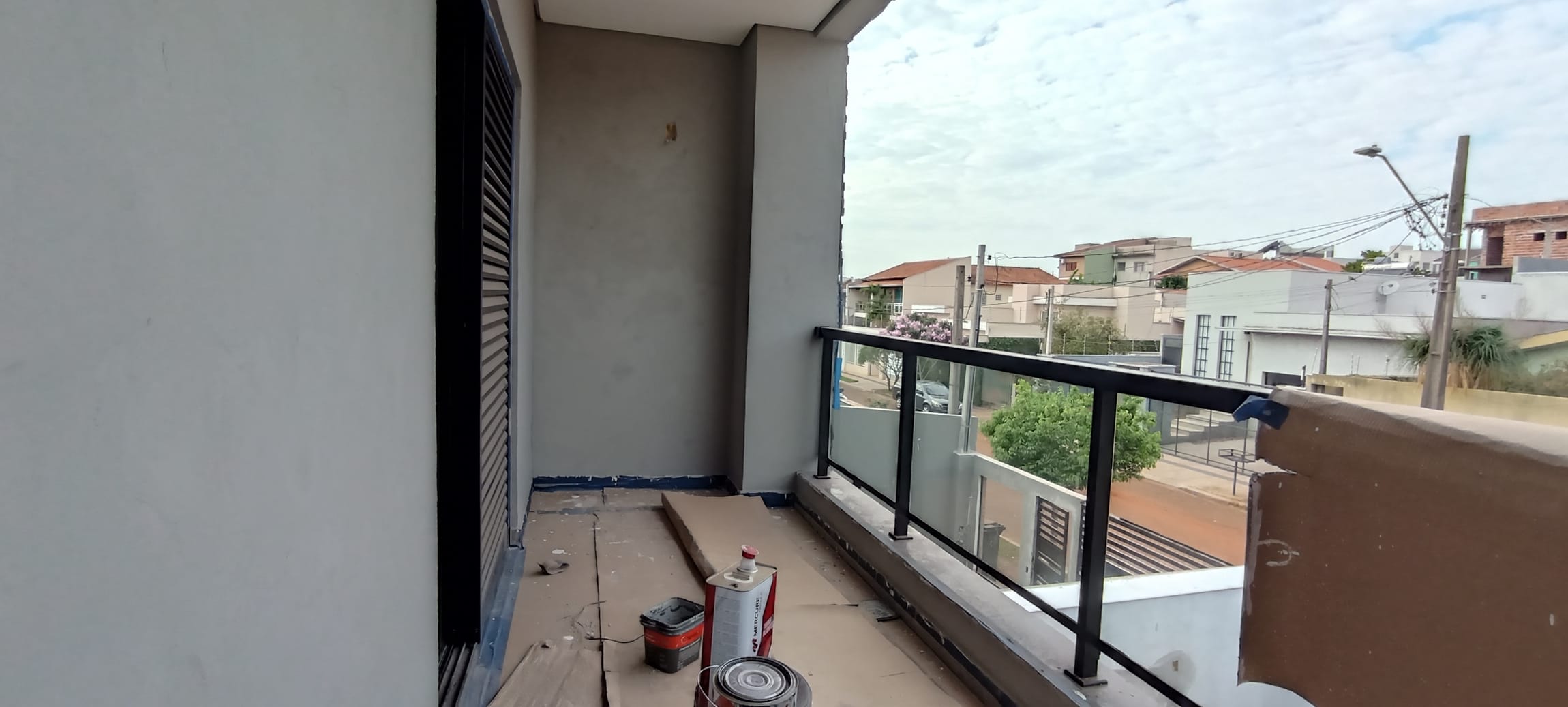 Sobrado à venda - 200m²/ 3 quartos / 3 suítes/ piscina - recém-construída  - próx av Faria Lima - Londrina/PR