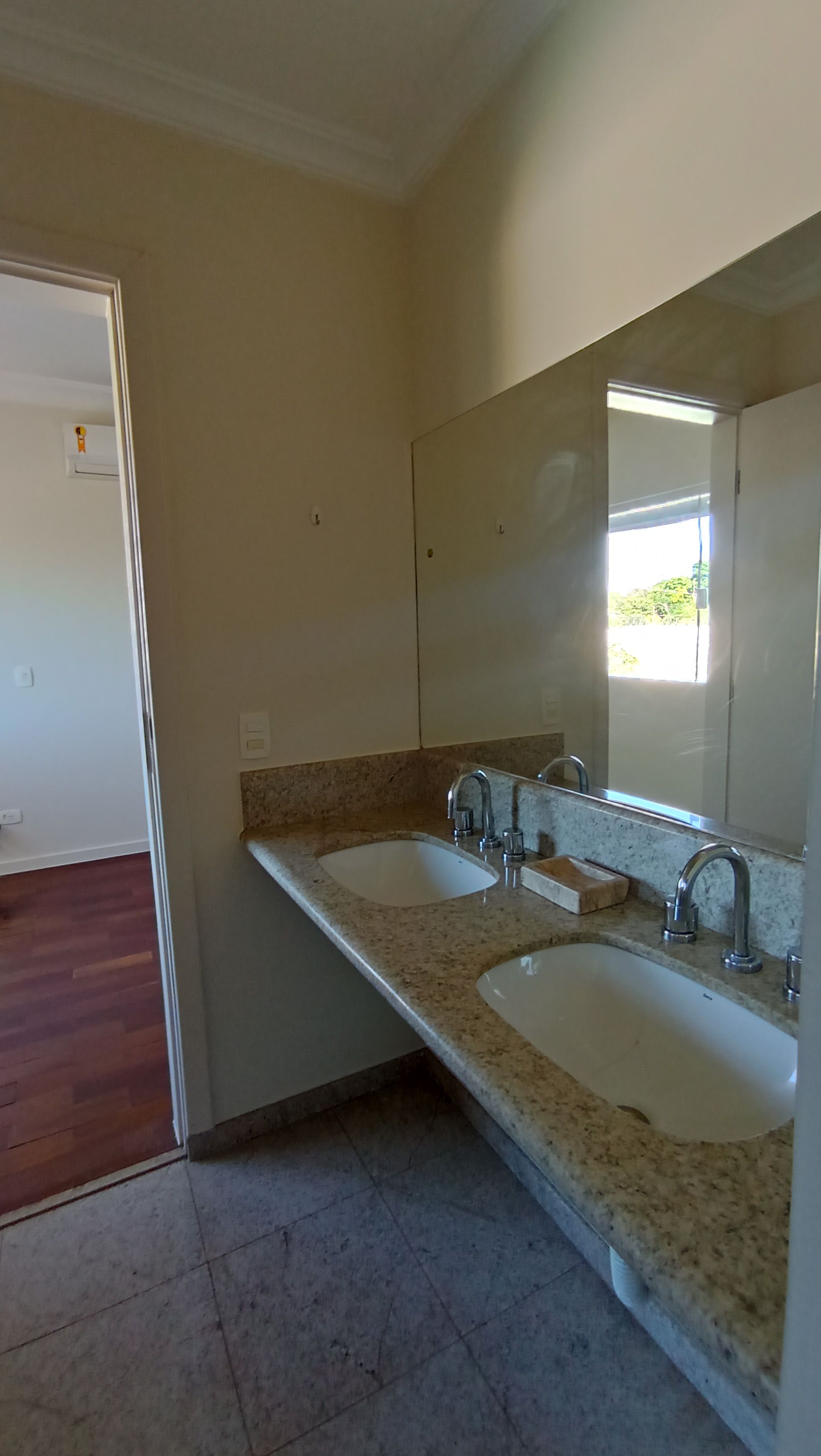 Casa à Venda, 4 quartos - 2 suítes/ piscina/ Tucanos,  Londrina, PR