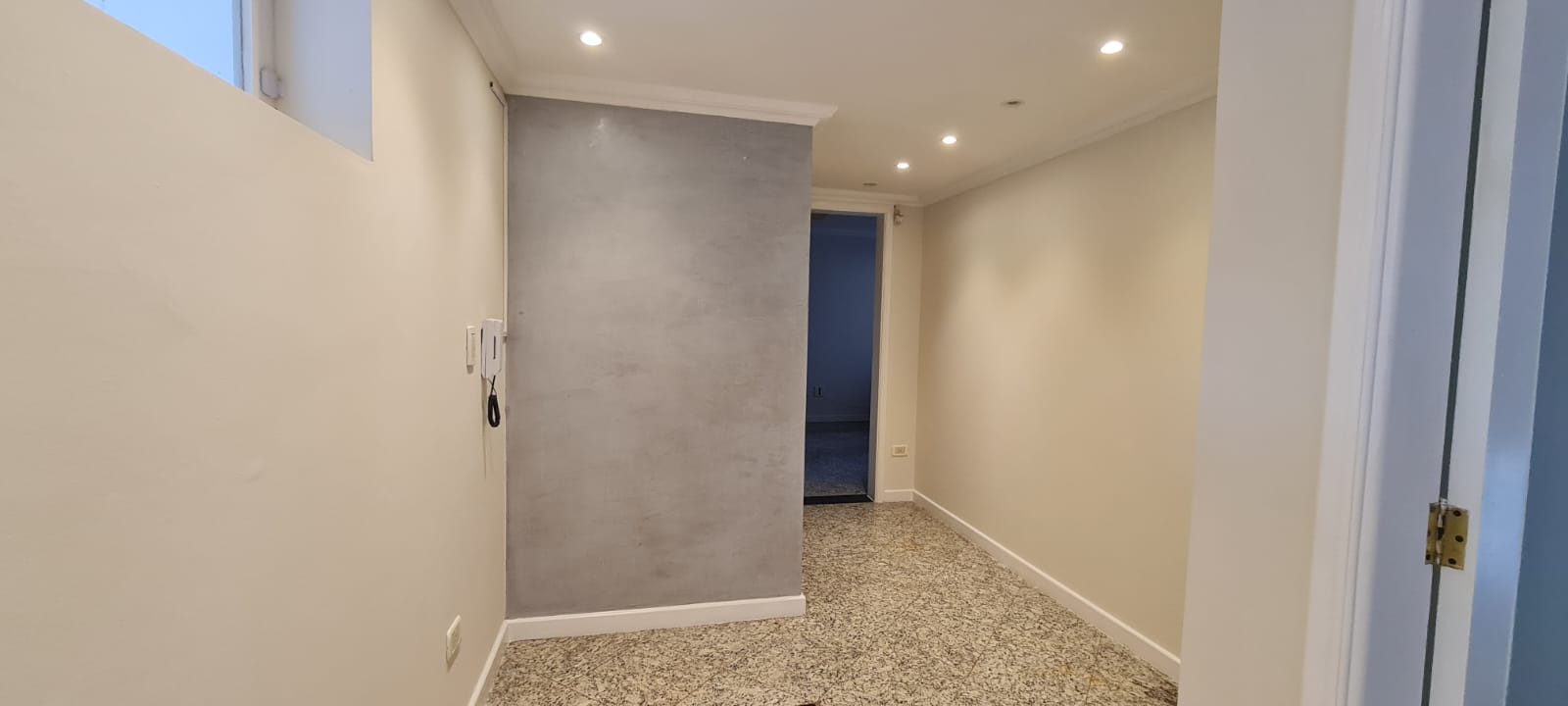 Sobrado à Venda, residencial ou comercial prox a Av Maringá, 440m² úteis, 5 quartos sendo 3 suítes, e 2 com sacada, piscina, 4 vagas - Iguaçu, Lo