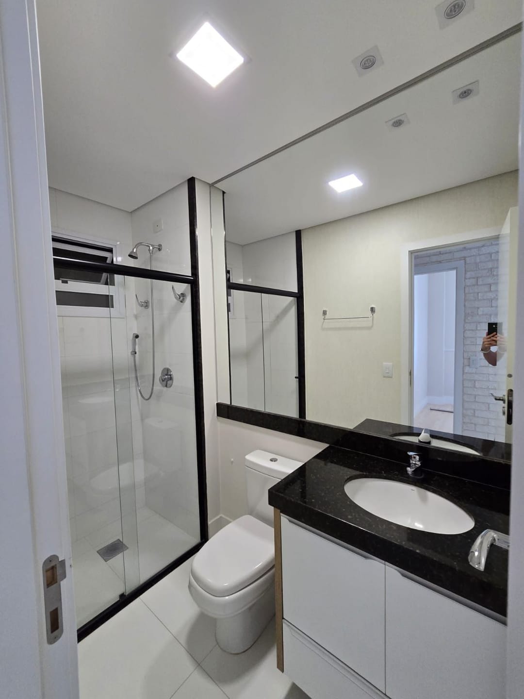 Apartamento à venda, Edifício Uptown Residence, 75m² úteis, 2 quartos (1 suíte), varanda com churrasqueira, 2 vagas paralelas - Gleba Palhano, Lo