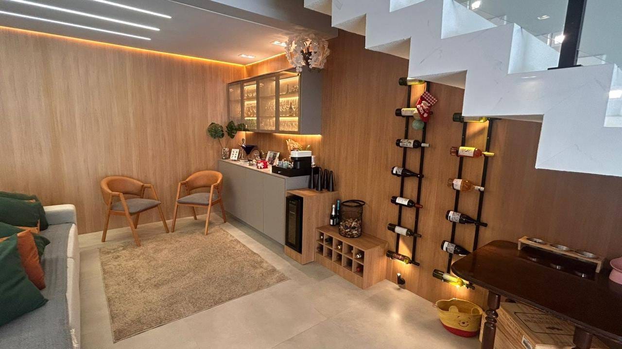Imagens do imóveis Casa à venda,  226m² construção, porteira fechada, 3 suítes, piscina e churrasqueira, 4 vagas - Universitário, Londrina, PR