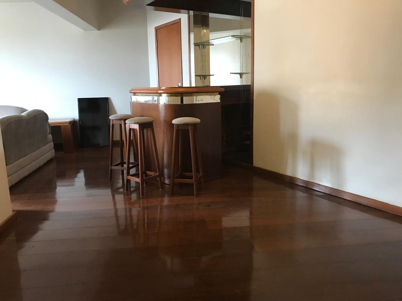 Apartamento à venda , Edifício Nevada, 175m², 4 quartos sendo 1 suíte, com sacada, 3 vagas -  Londrina, PR