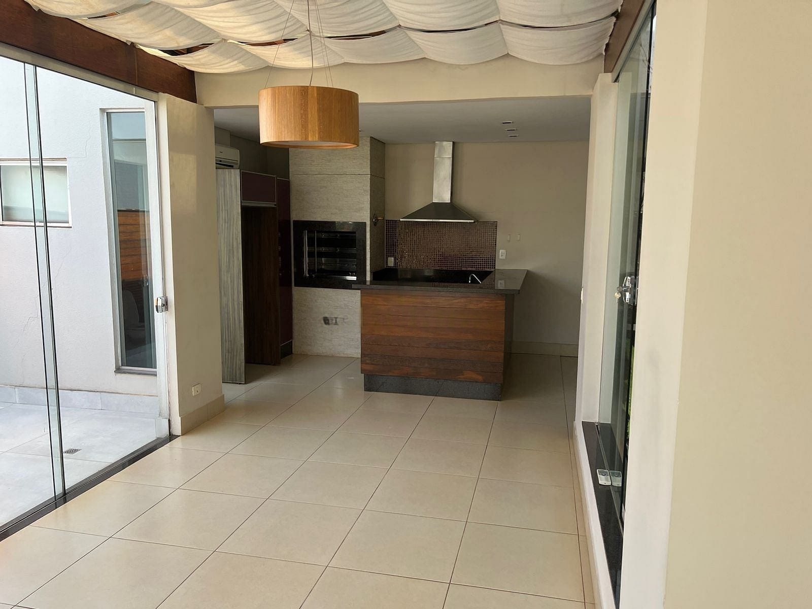 Sobrado à venda, Royal Forest, 280m² úteis, 4 quartos sendo 2 suítes, completo em móveis planejados, piscina - Esperança, Londrina, PR