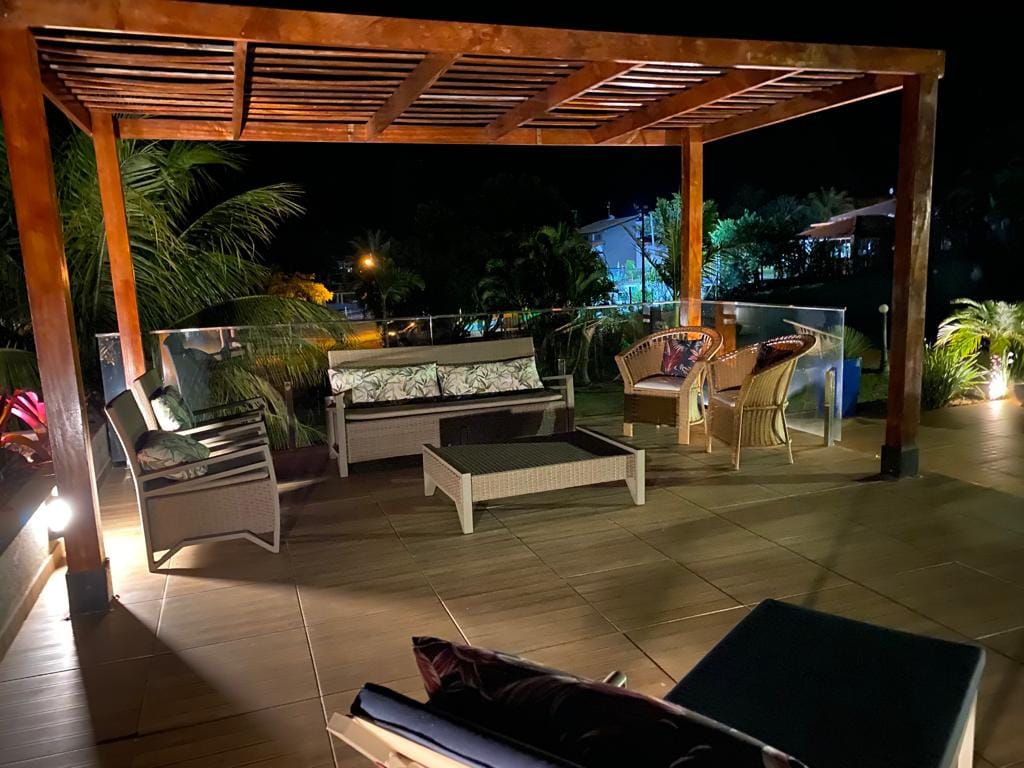 Chácara à Venda, porteira fechada, 1582m² no Condomínio das Águas, casa de 420m² úteis, 4 suítes,  piscina, 14 vagas - Porecatu, PR