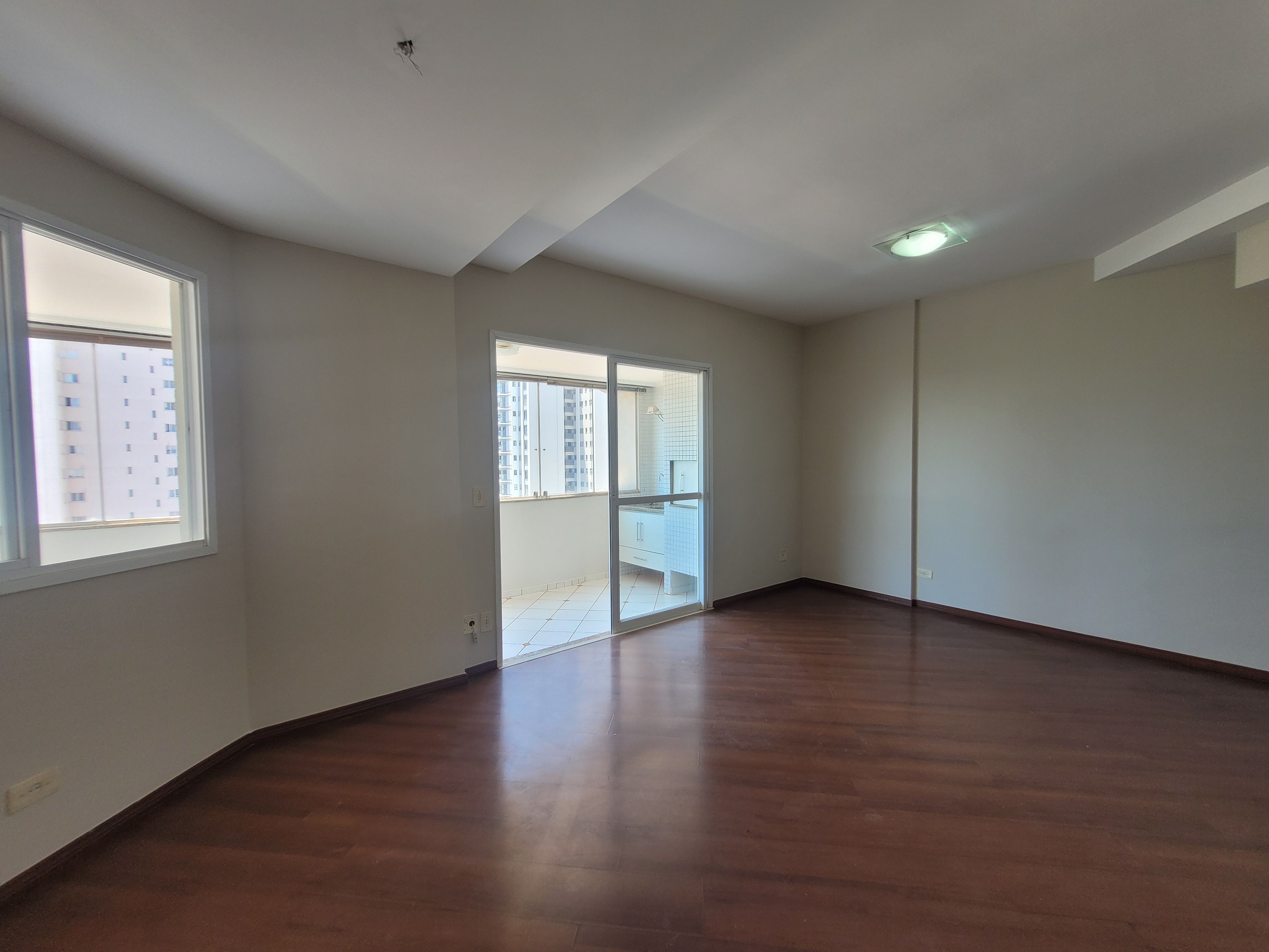 Apartamento  à Venda no edifício  Portal do lago,3 quartos/ 1 suite, andar alto, sol da manha,2 vagas de garagem,Gleba Fazenda Palhano, Londrina,