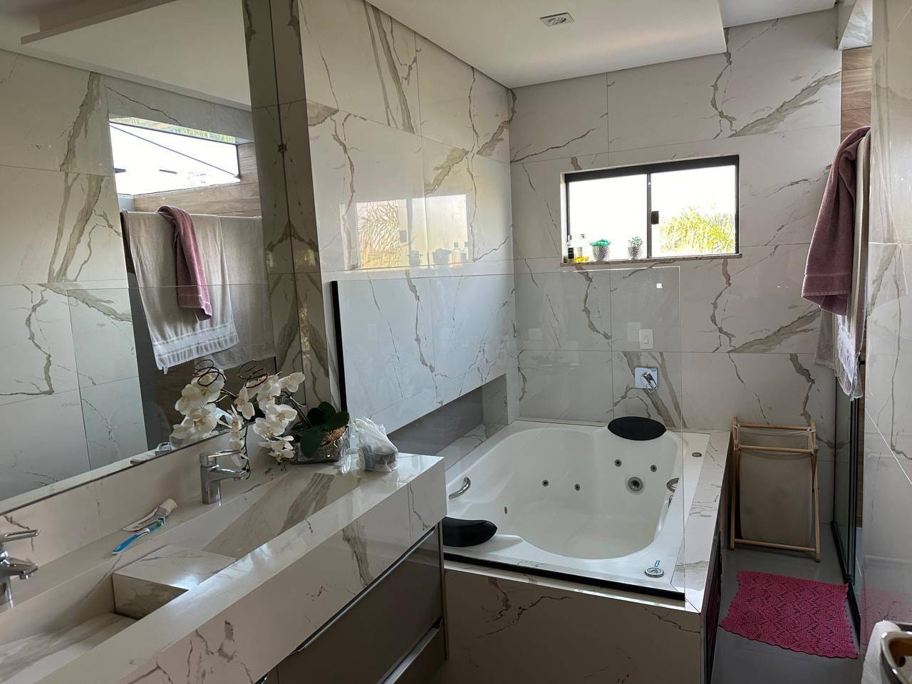 Sobrado 252m² à venda/3 suítes/4 vagas - Cond. Golden Hill - Esperança, Londrina, PR