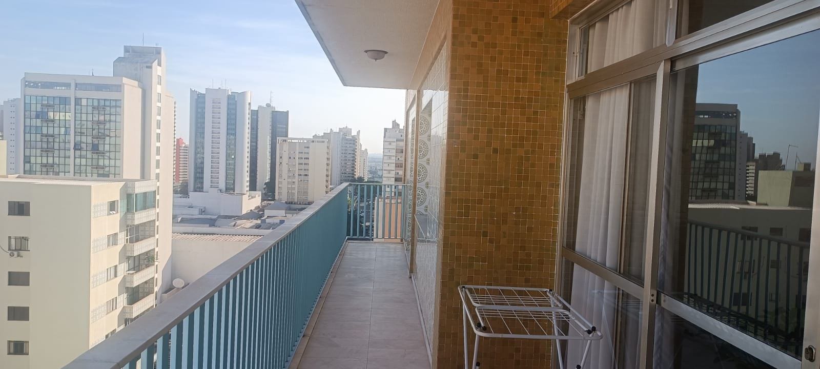 Apartamento  à venda,  Edifício Mona Lisa no calçadão central,177m² uteis, 4 quartos  sendo 2 suítes, recém reformado, andar alto, Centro, Londri