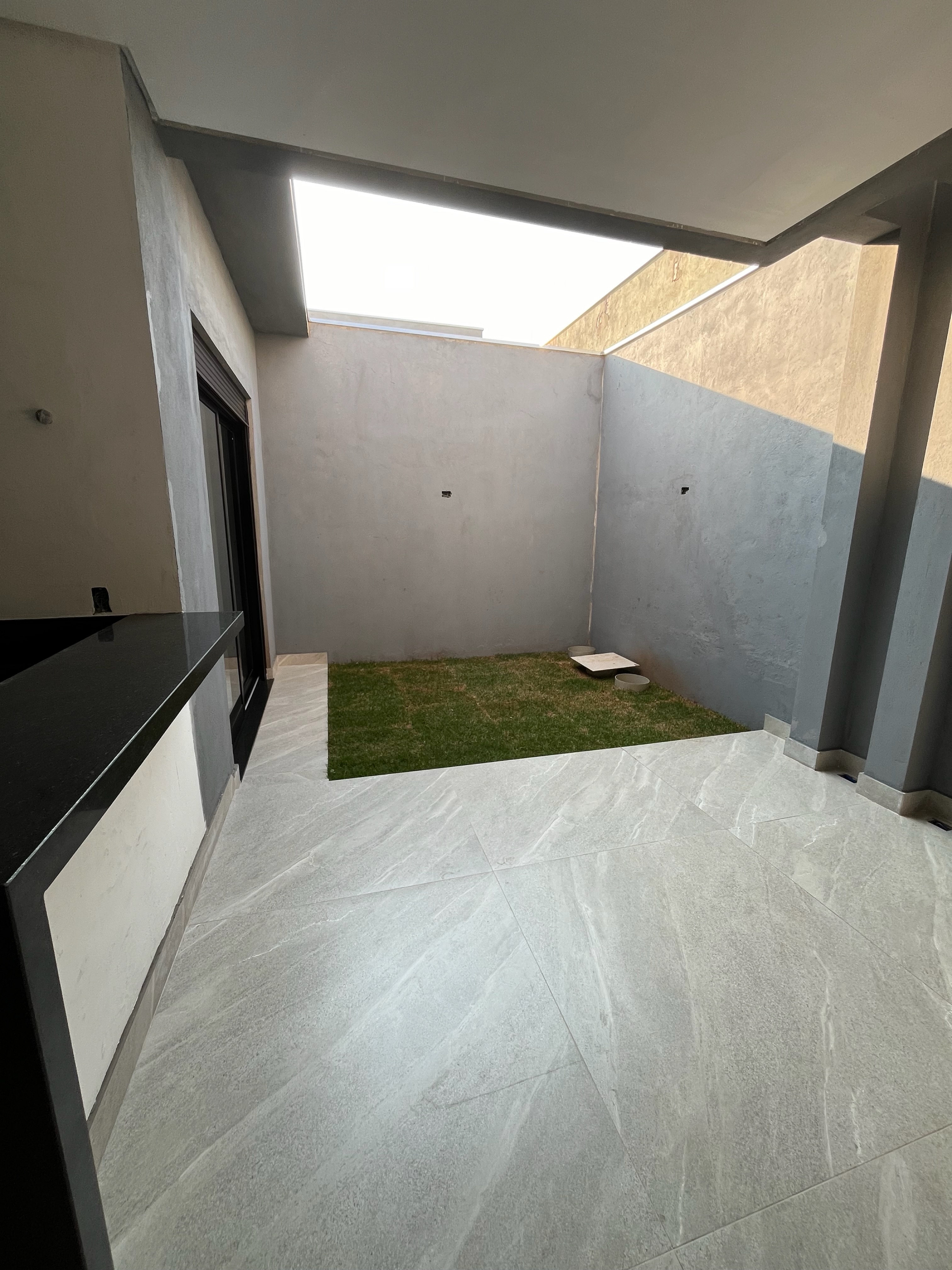 Casa  alto padrão,  à Venda, 140m², 3 dormitórios, 1 suíte próximo ao Aeroporto - Dom Pedro, Londrina, PR