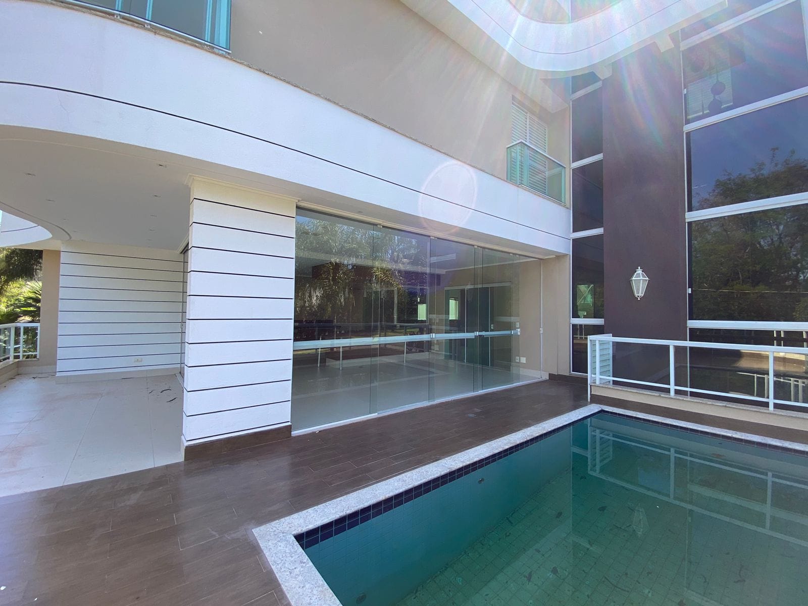 Triplex de luxo 500m² úteis/4 suítes no Cond. Alphaville II, churrasqueira /piscina, ar condicionado, 2 lareiras - Vivendas do Arvoredo - Londrin