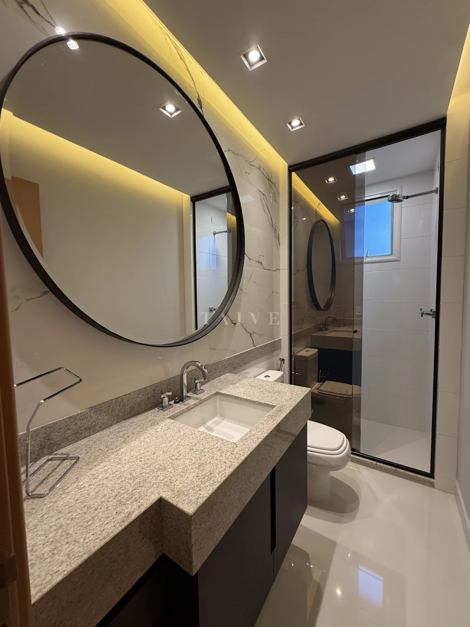 Apartamento mobiliado e decorado Champs Élysées 3 suites com closet e hidromassagem na Praça Pè Vermelho em Londrina