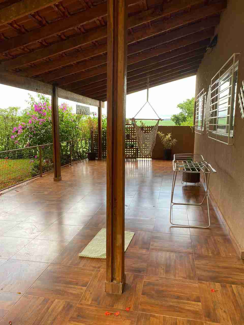 Chácara à venda, 6 mil m², casa com 250m² úteis, 3 quartos sendo 1 suíte, poço artesiano, baia de cavalos, 8km de Londrina- Limoeiro Fazenda Nata
