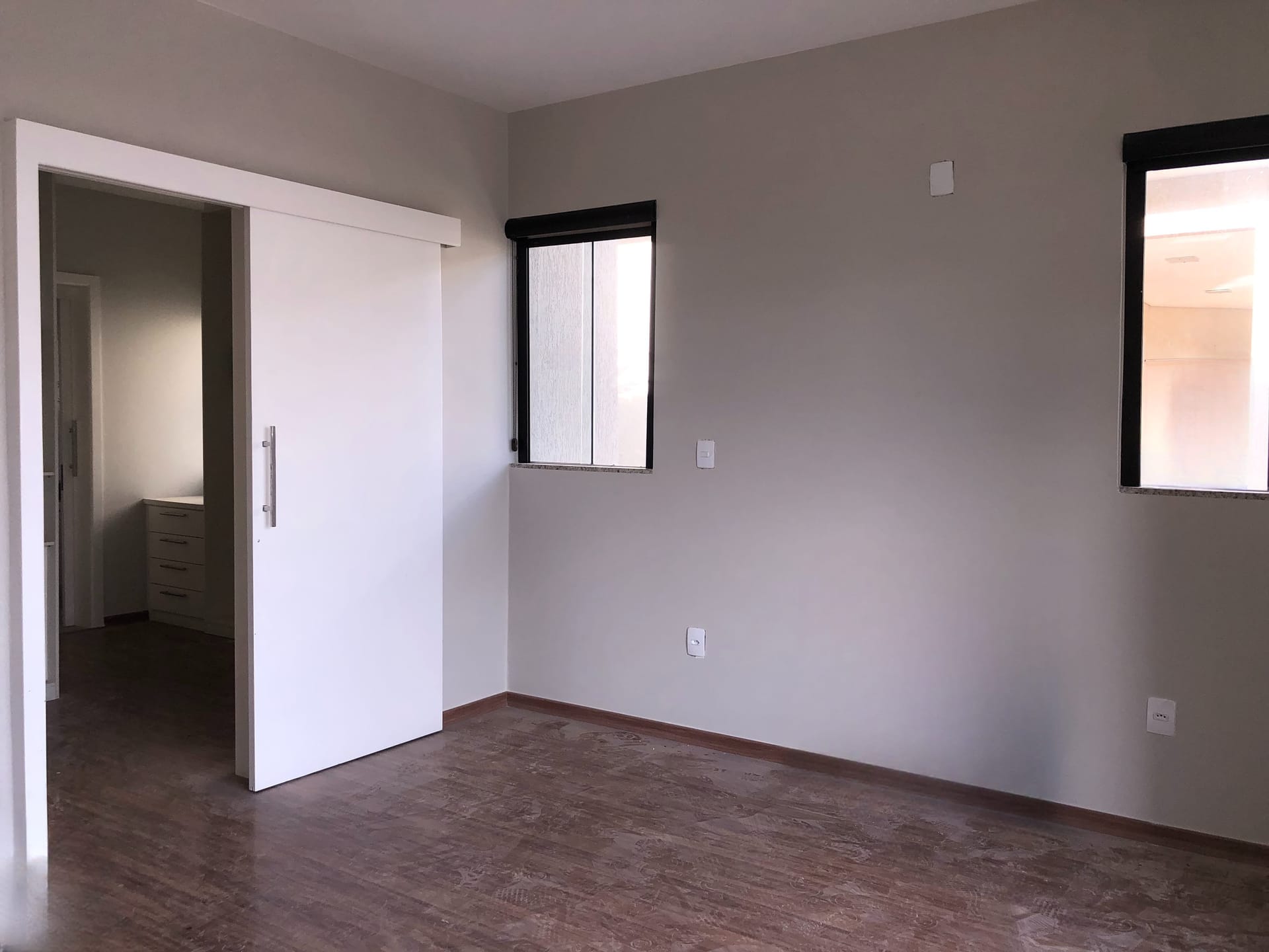 Casa à venda , Condomínio Acácia Imperial, 400m² privativos, 4 suítes, churrasqueira e piscina - Royal, Londrina, PR