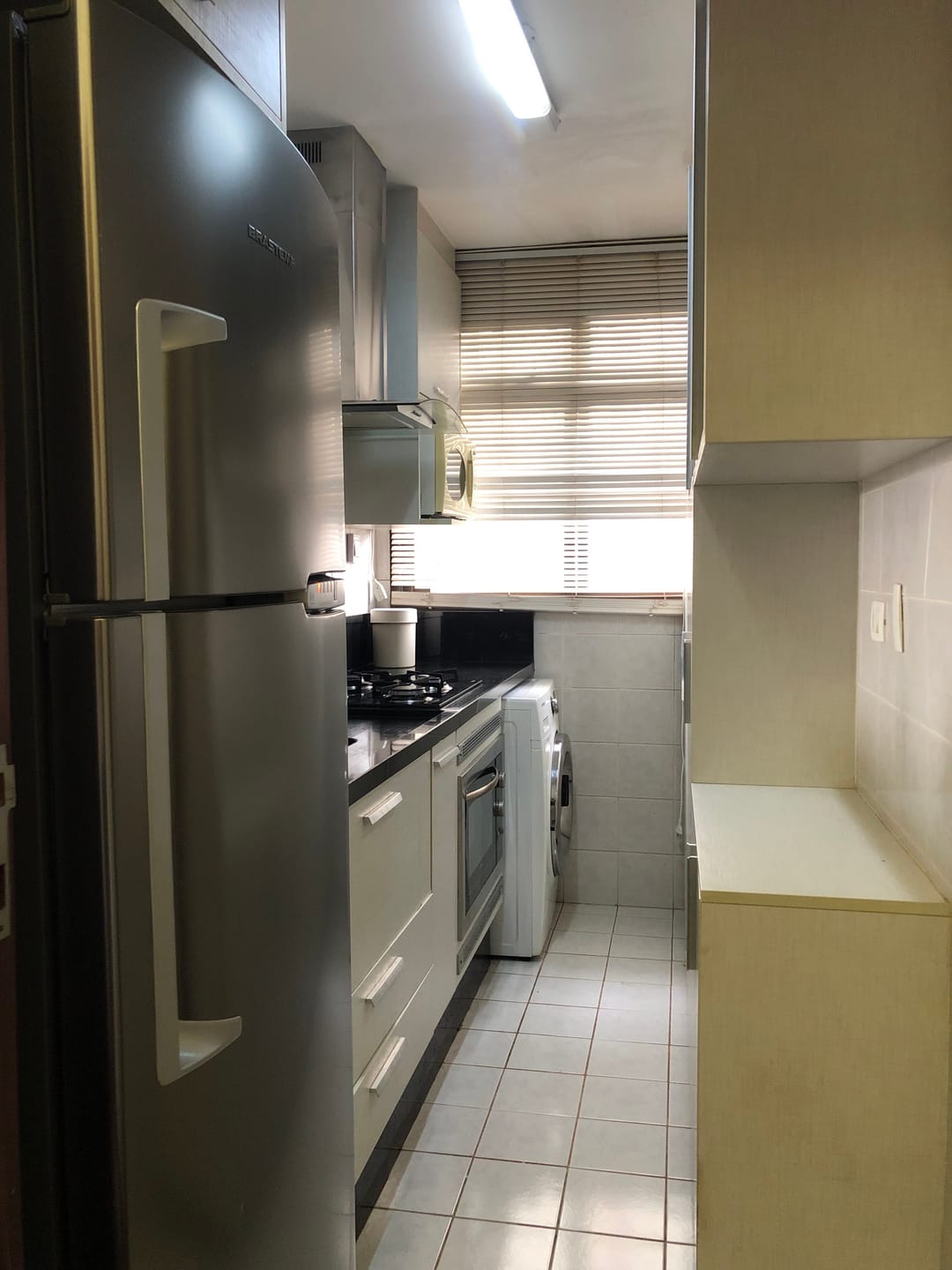 Apartamento à venda, Edifício Saint Simon, 57m² úteis, 1 quarto com suíte e closet, duplex, mobiliado - Centro, Londrina, PR