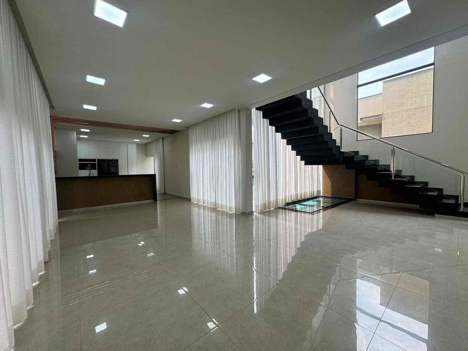 Casa  à venda, Royal Forest, 292m² úteis, 3 suítes, piscina aquecida, 4 vagas - Esperança, Londrina, PR