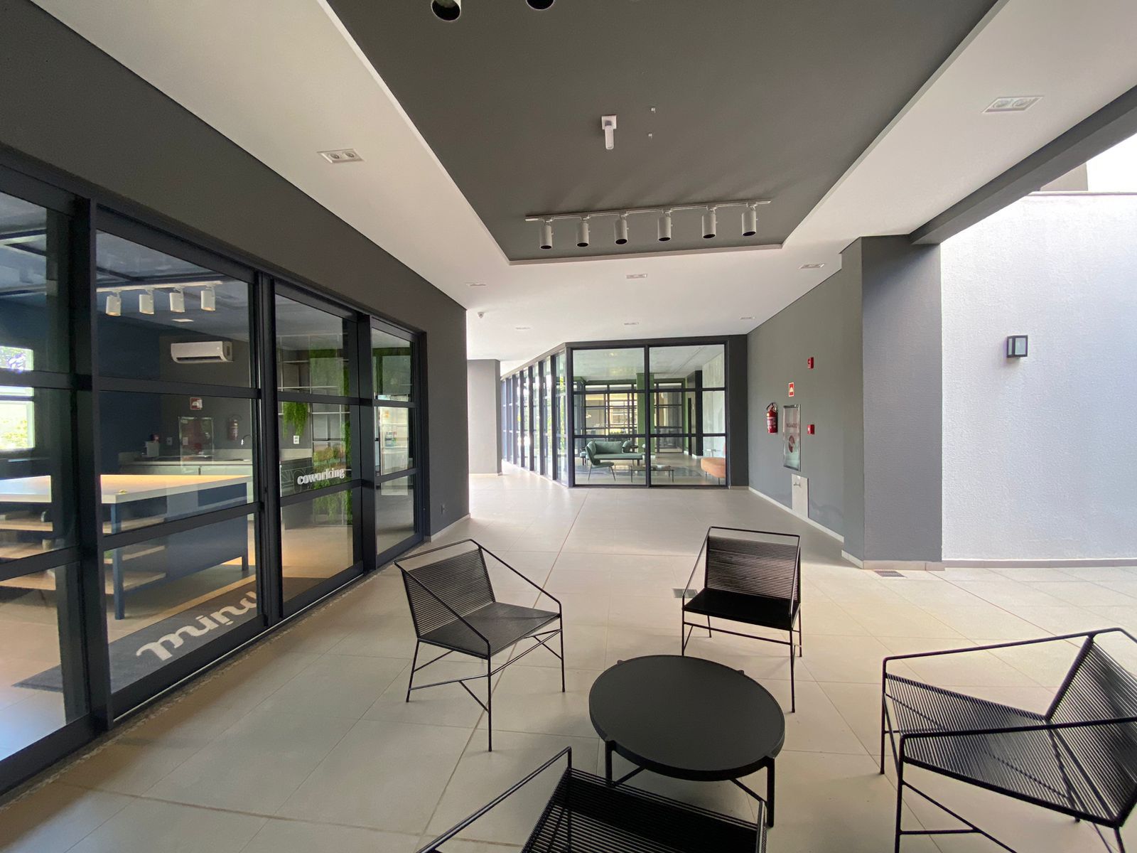 Apartamento novo à Venda, Edifício Mind, 02 quartos sendo 1 suíte, 02 vagas, andar alto, sacada fechada no skinglass- Terra Bonita, Londrina PR