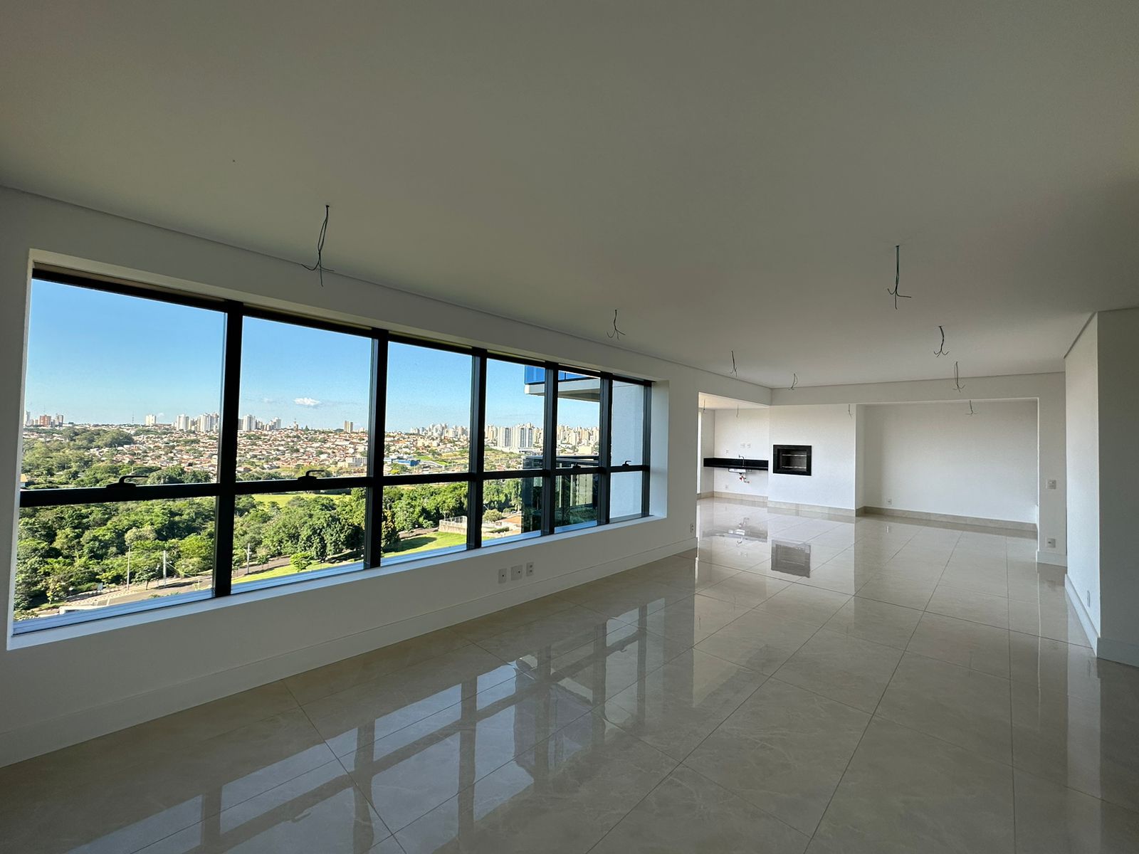 Apartamento à venda, Edifício Grand Palais,  216m² úteis, 3 suítes, sacada c/ skinglas, elevador privativo, 3 vagas , andar alto -Gleba Palhano- 