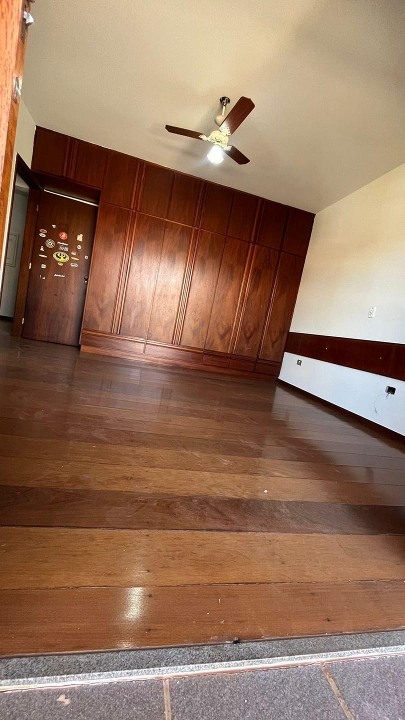 Casa comercial próximo a Av Higienópolis, piscina- Guanabara, Londrina, PR