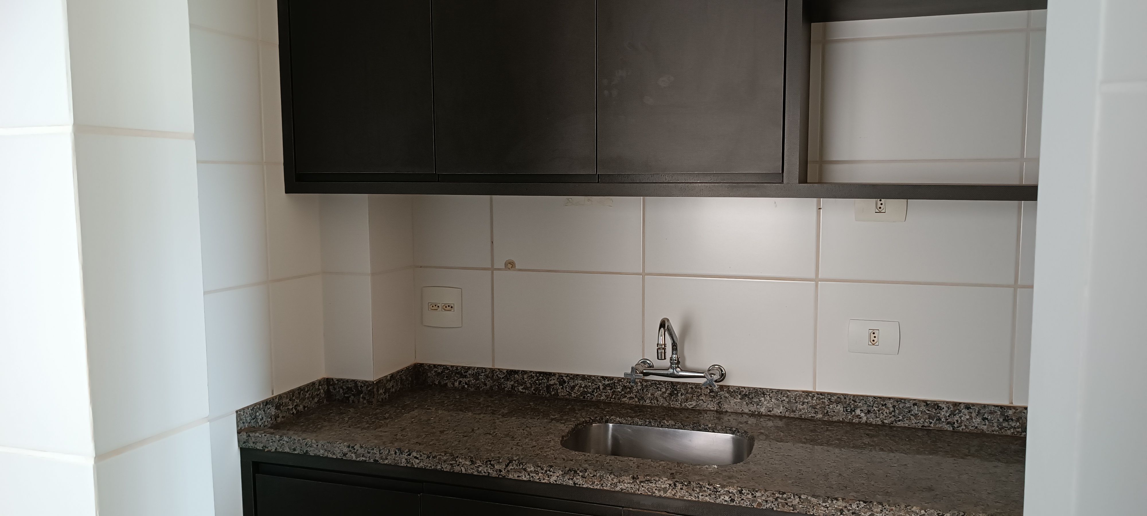 Apartamento à Venda, Edifício Fountain Hit, 81m, 3 quartos sendo 1 suíte com sacada, Gleba Palhano- Londrina, PR