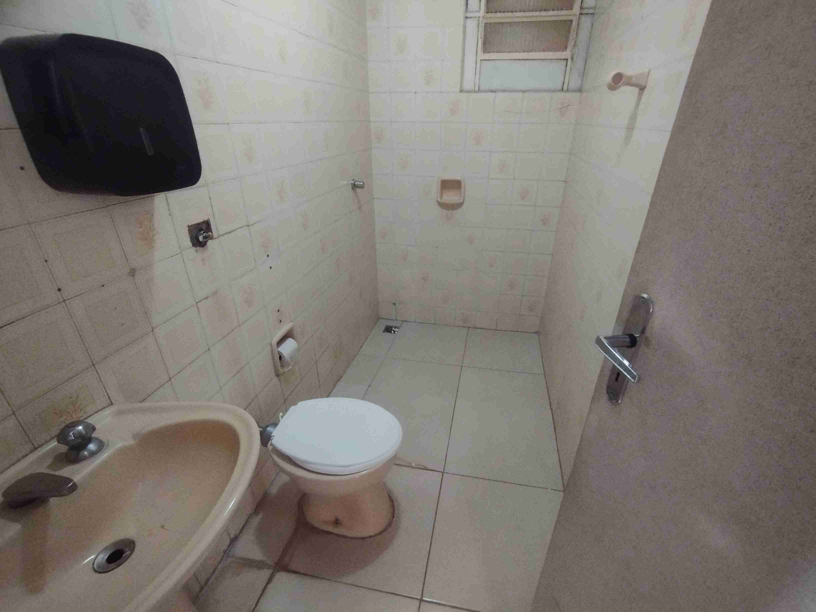 Casa comercial para Locação, 6 salas, localização na  Av. Arthur thomas, 200M² de construção, Jd Bandeirantes - Londirna-PR