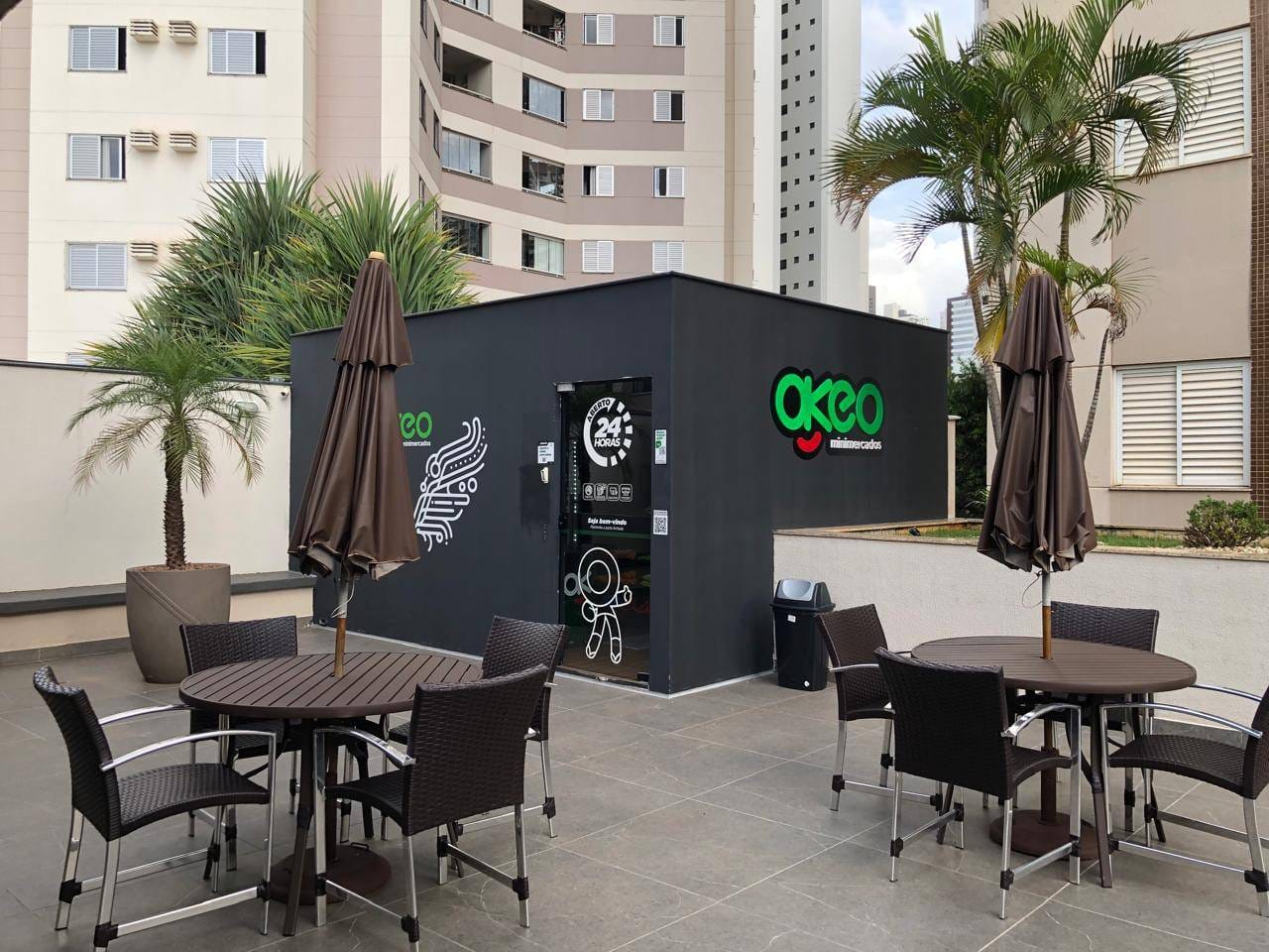 Apartamento à venda, Edifício Mirante do Lago, 76m² úteis, 3 quartos sendo 1 suíte, sacada com churrasqueira - Gleba Fazenda Palhano, Londrina, P