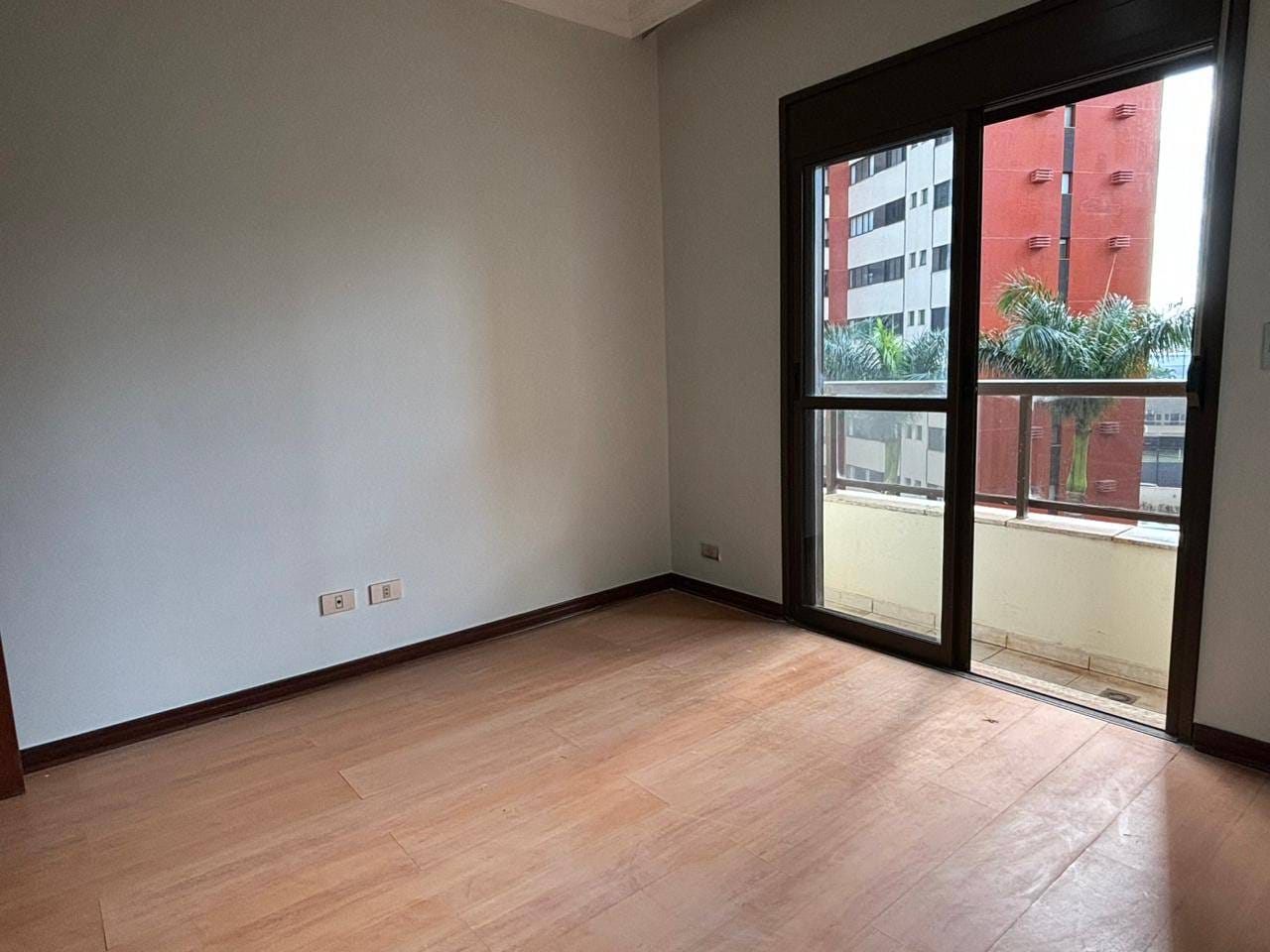 Apartamento à Venda,  260m² úteis, Edifício London Lake, 04 suítes, vista para lago 3 vagas - Caiçaras, Londrina, PR