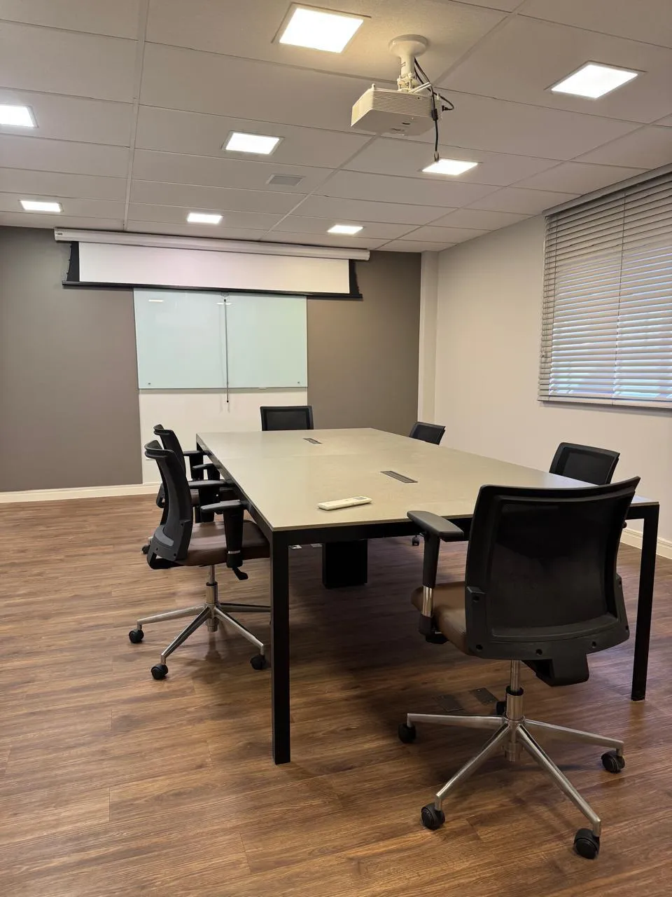 Conjunto comercial para alugar mobiliado Jardim do Lago, Londrina, PR