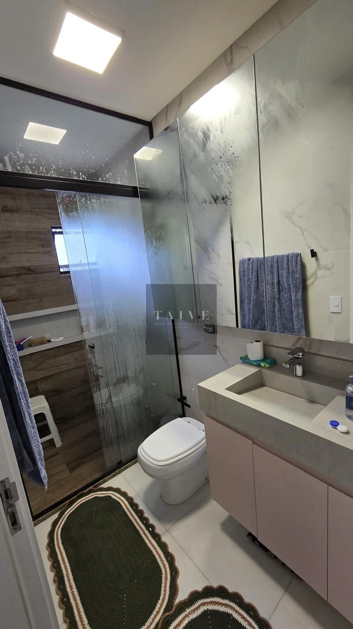 Sobrado à venda, 4 quartos sendo 3 suites, 250 m², Royal Maison, Londrina, PR
