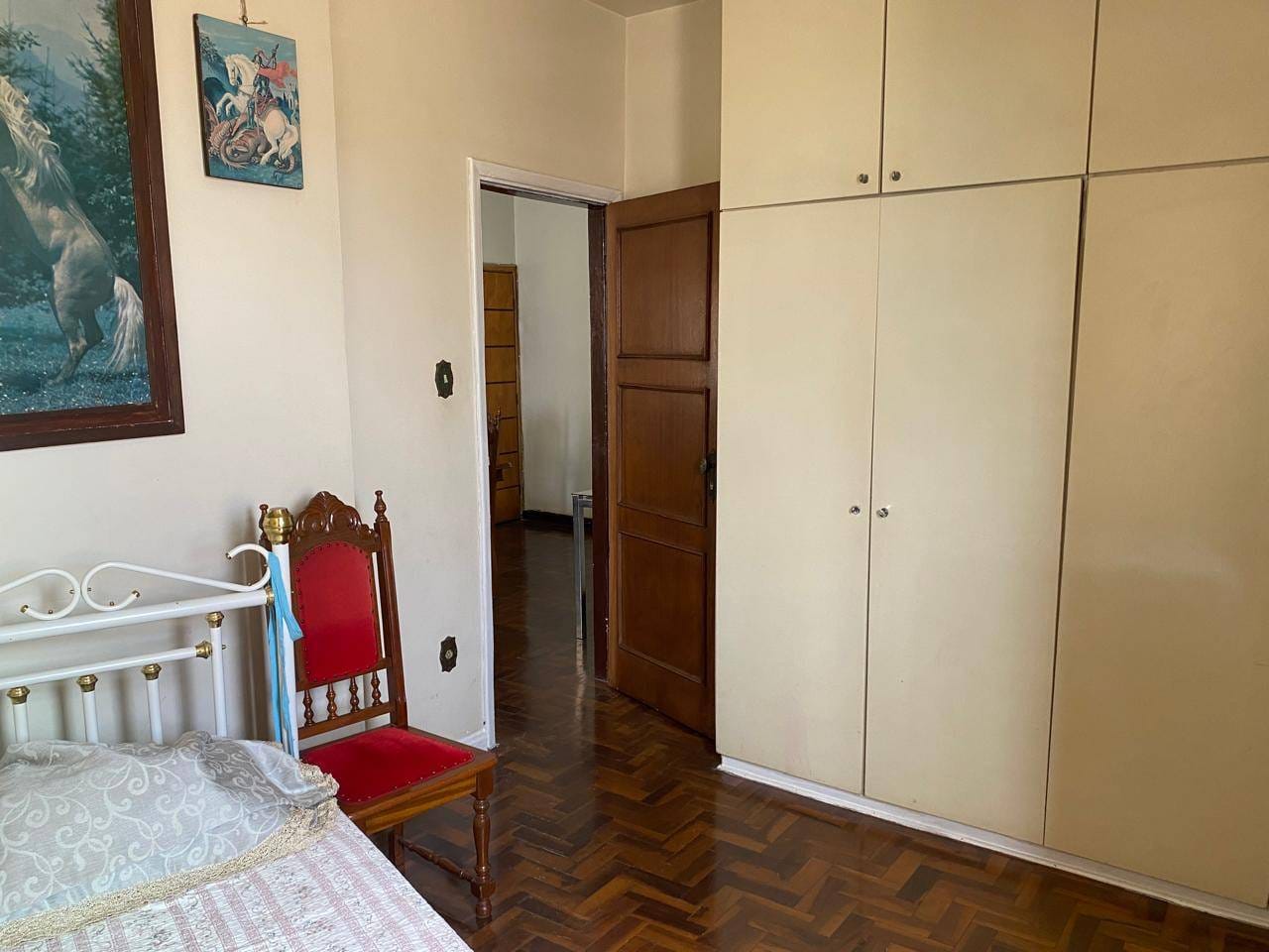 Apartamento à venda, 160 m²  úteis, 4 quartos sendo 1 suíte,  andar alto no Edifício Centro Comercial- Centro, Londrina, PR