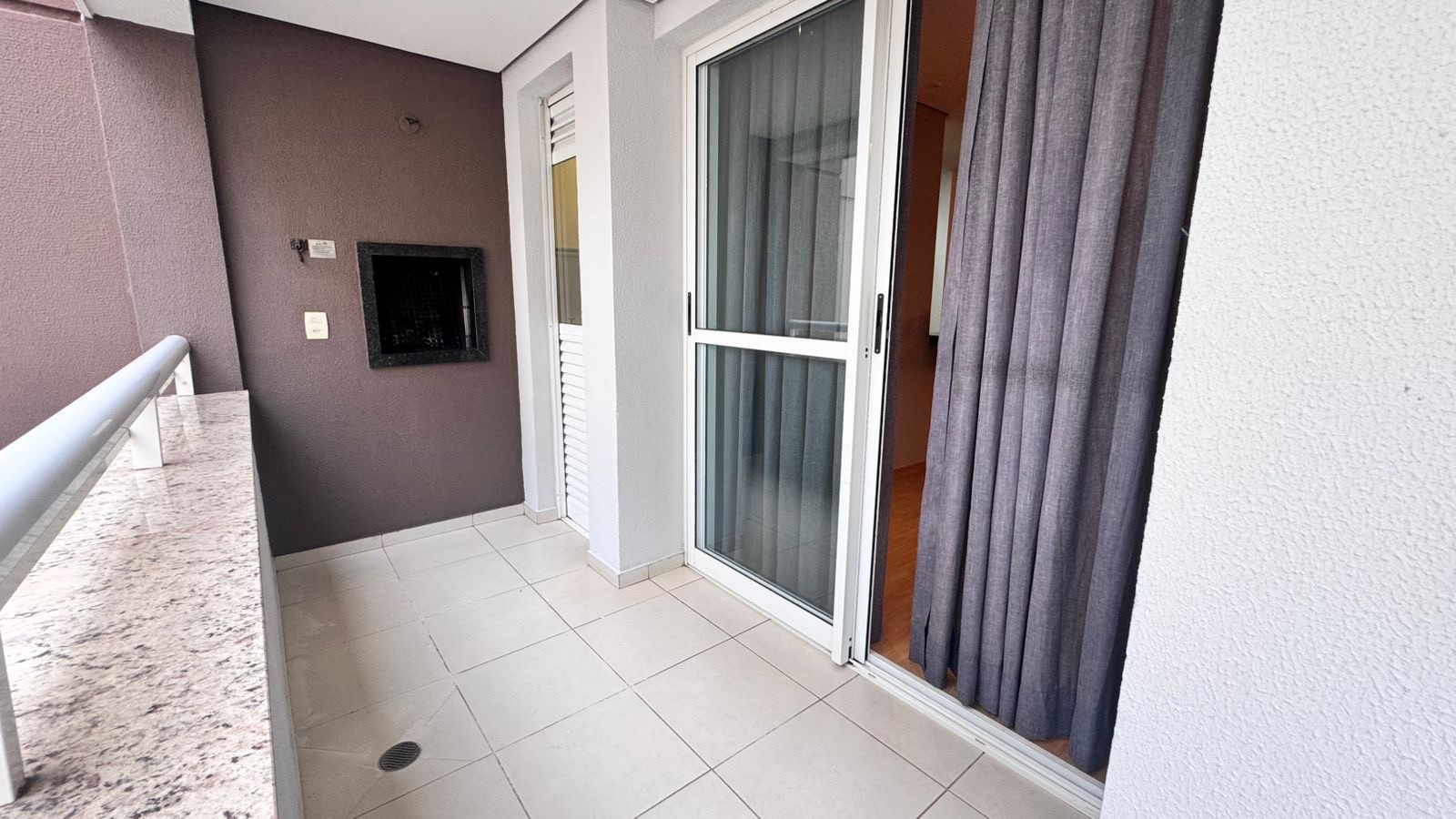 Apartamento para venda, Edifício Liberty Towers,  77m² úteis, 2 quartos sendo 1 suíte, andar alto, com planejados -  Santa Rosa, Londrina, PR