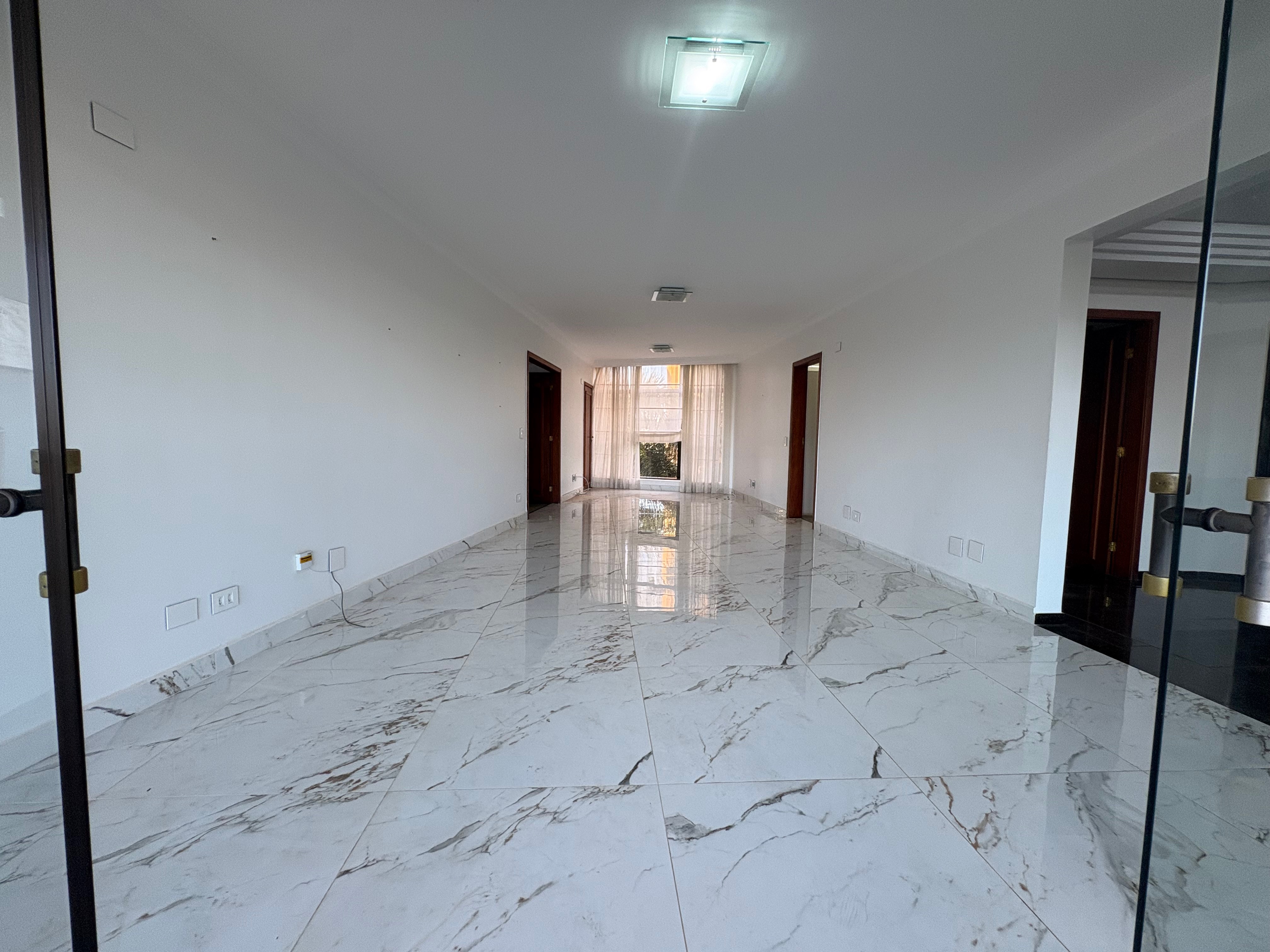 Apartamento à venda, Edifício Palais Lac Dor, 3 suítes, 5 vagas  - Londrina, PR