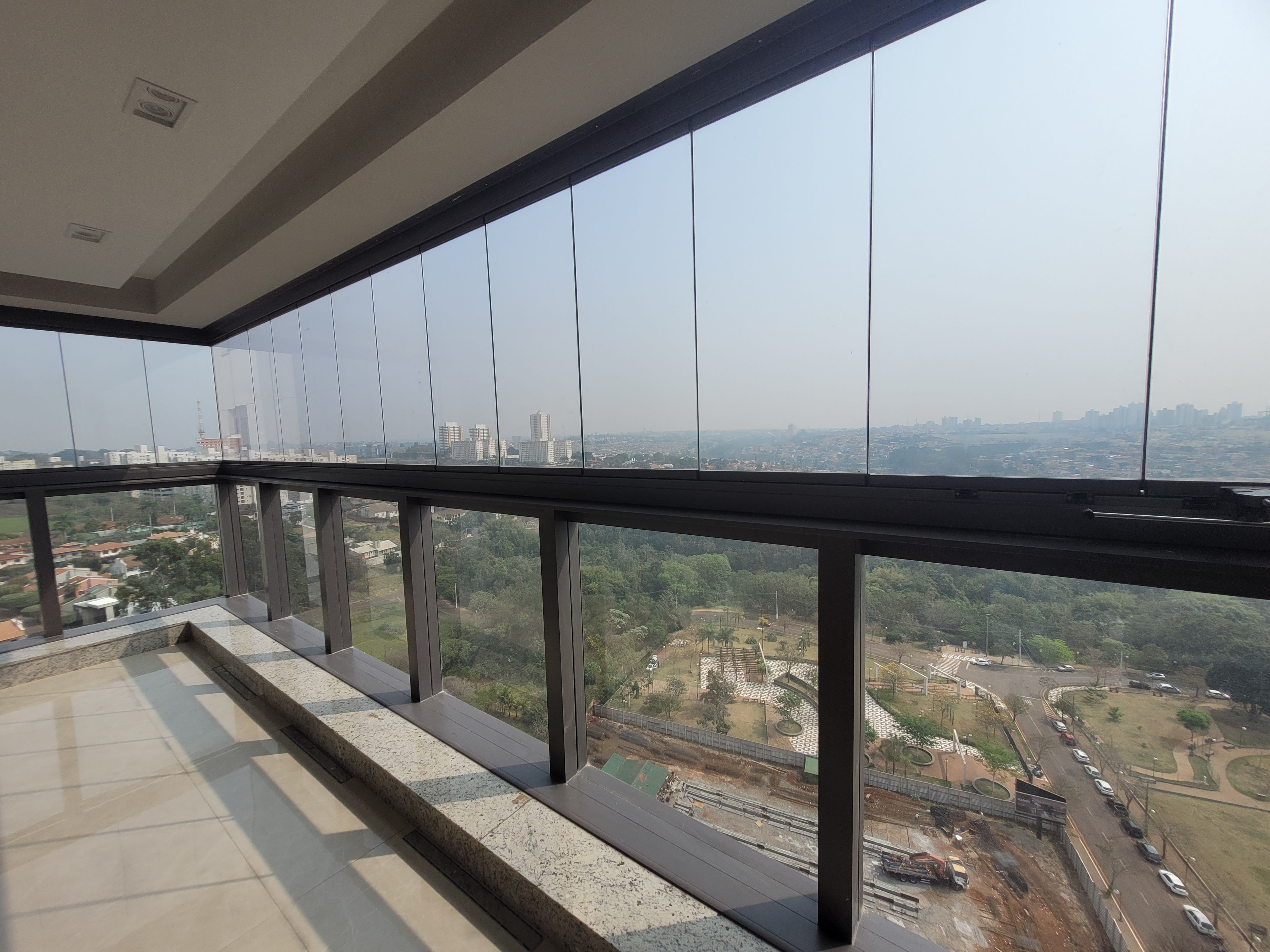 Apartamento a venda, Edifício Grand Palais, 216m² úteis, planejado, andar alto, Gleba Fazenda Palhano -Londrina, PR