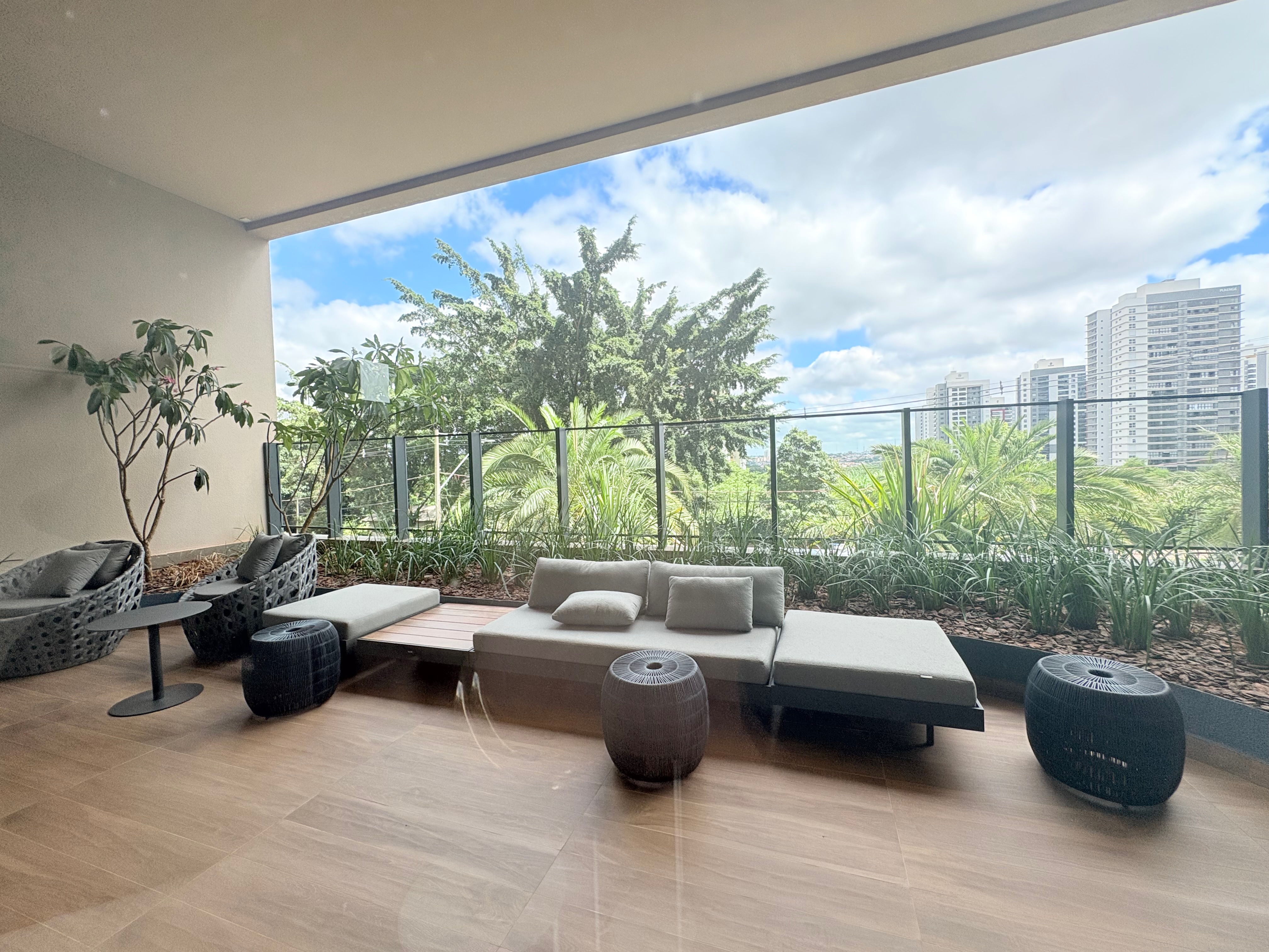 Apartamento à venda,  Edifício Tay, 98m² úteis, 2 suítes, 2 vagas -  Gleba  Palhano - Londrina Pr
