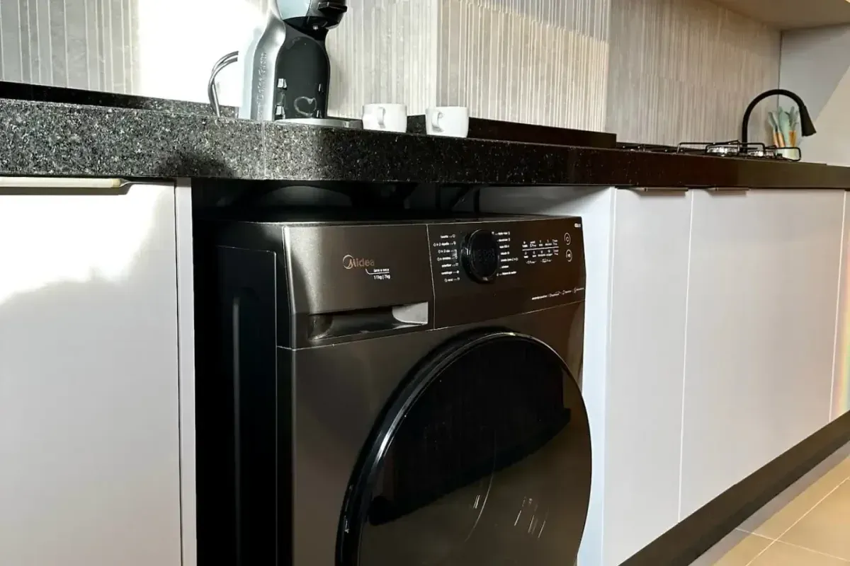 Apartamento à venda, Residencial Le Chalet, 56m² úteis, 2 quartos sendo 1 suíte, churrasqueira integrada - Parque Jamaica, Londrina, PR
