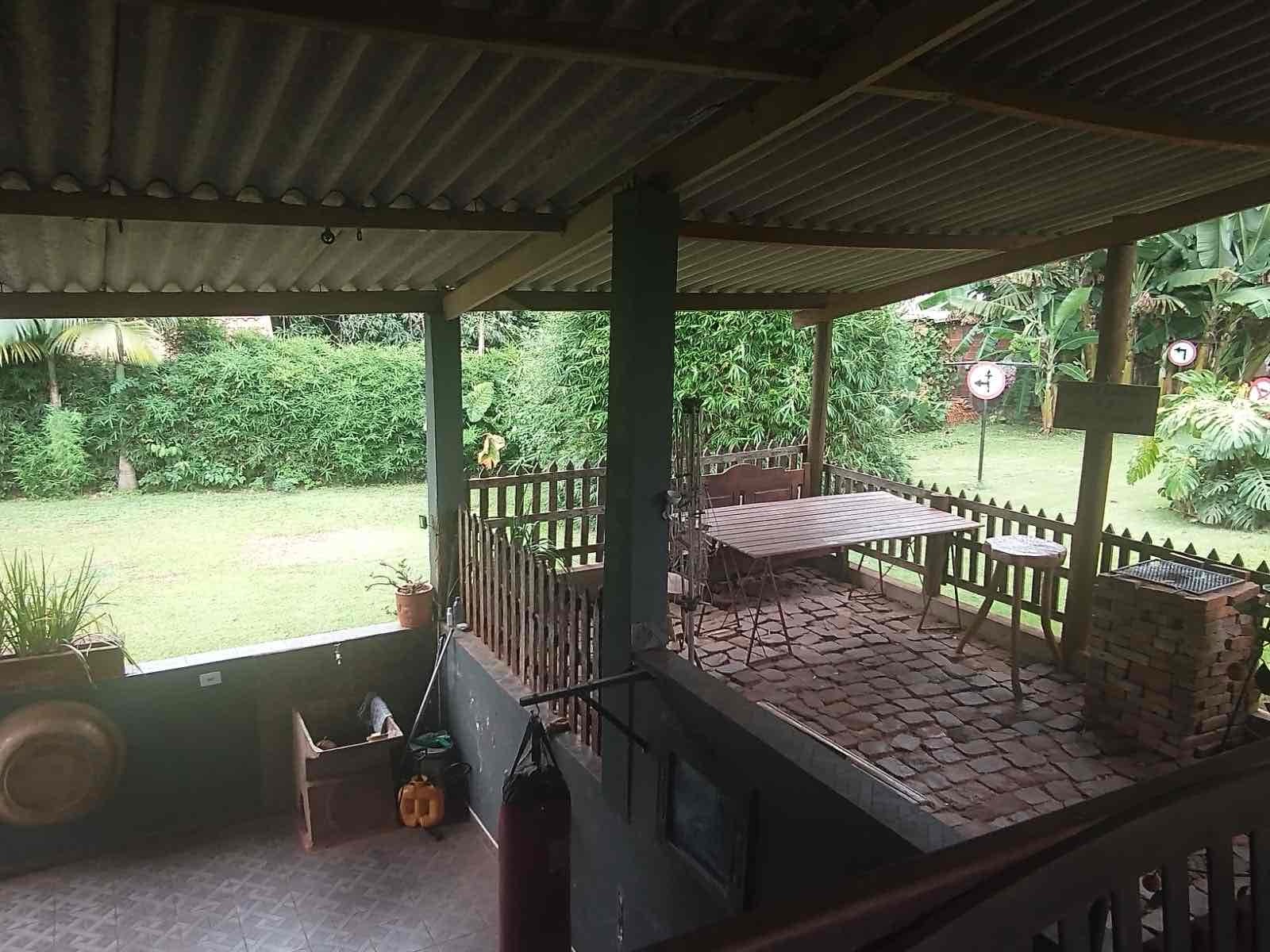 Chácara à venda, próximo ao Royal Forest, 3000 m² total, com casa 300m² de construção, 3 quartos sendo 1 suíte, Shangri-lá, Londrina, PR