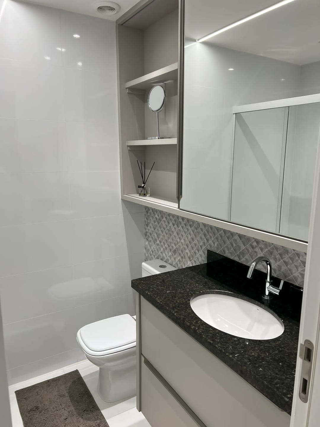Apartamento à venda, Edifício  Vista Parque Lago, 71m² úteis, 2 quartos (sendo 1 suíte) 2 vagas, andar alto, sol da manhã - Jardim Presidente, Lo
