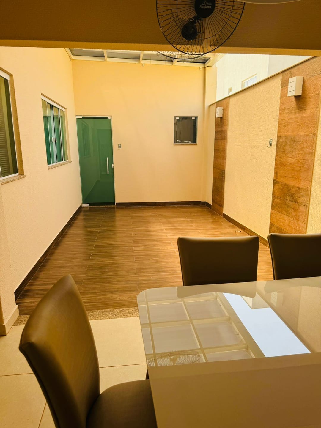 Casa à venda, Condomínio Morada das Flores, 160m² úteis, 3 quartos sendo 1 suíte, todo planejado -  Cambé/PR