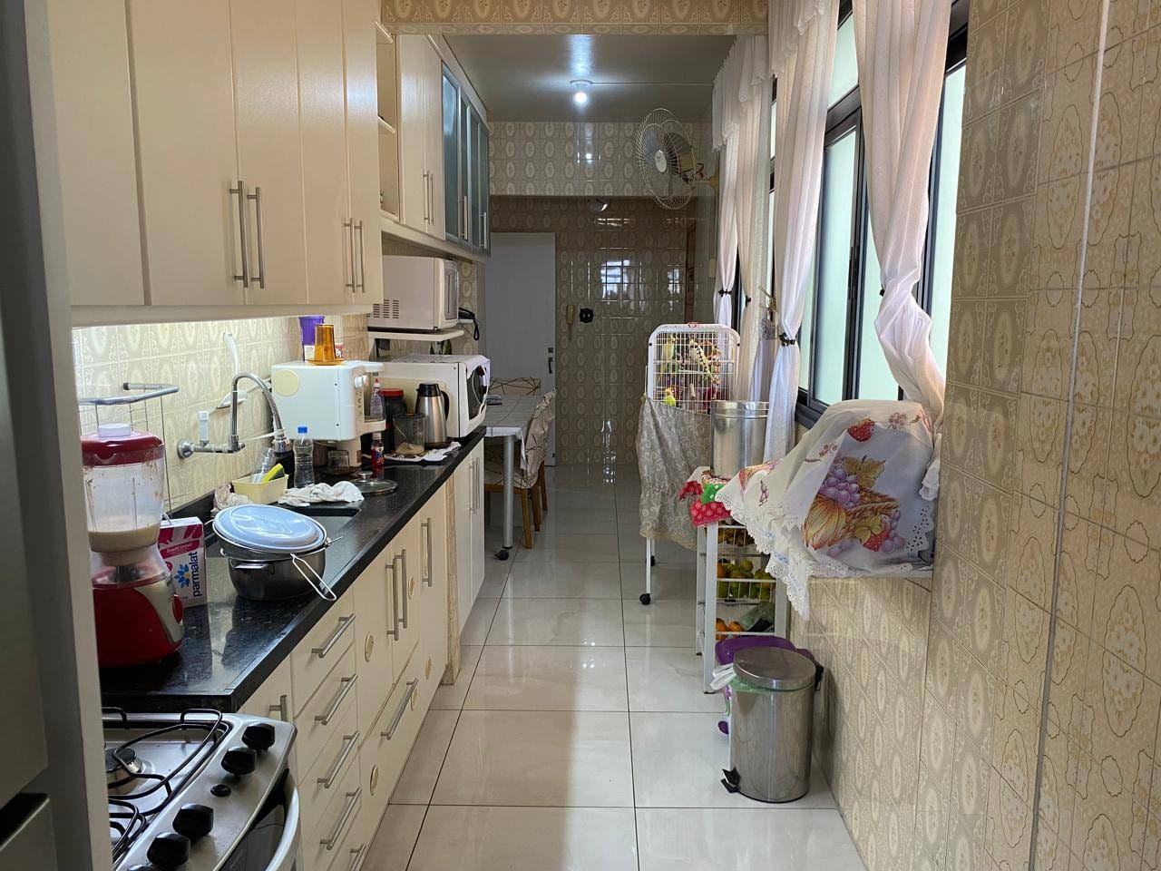 Apartamento à venda, 160 m²  úteis, 4 quartos sendo 1 suíte,  andar alto no Edifício Centro Comercial- Centro, Londrina, PR