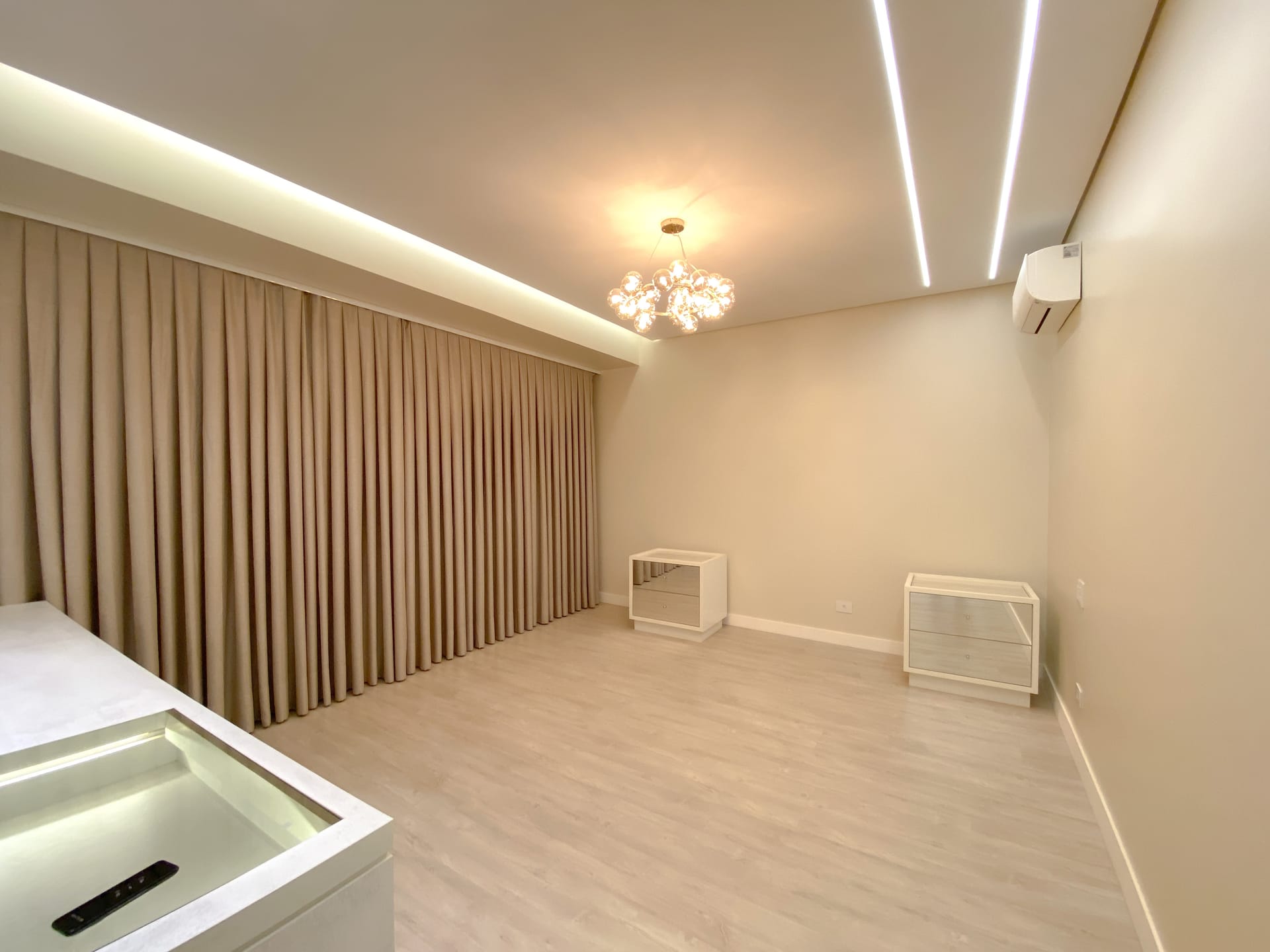 Sobrado à Venda, 302m² úteis,  3 suítes, decorado no Cond.Vivenda Vivendas do Arvoredo, Londrina, PR